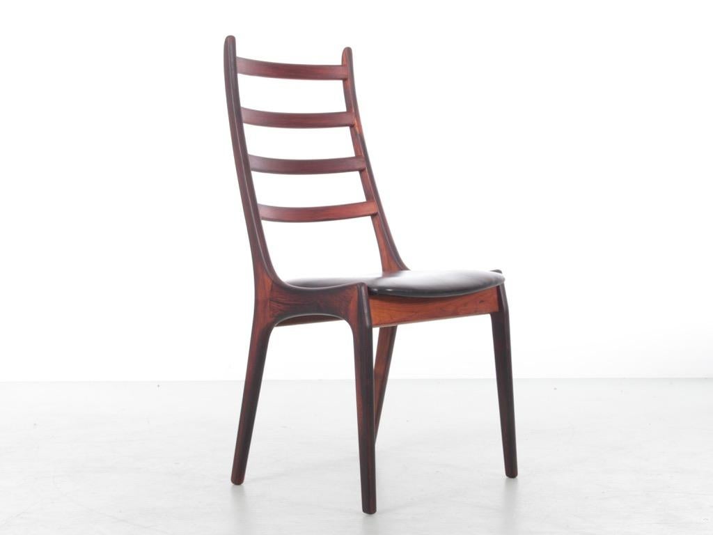 4 Stühle aus Palisanderholz von Henning Kjærnulf, Mitte des Jahrhunderts, skandinavisch modern. (Skandinavische Moderne) im Angebot
