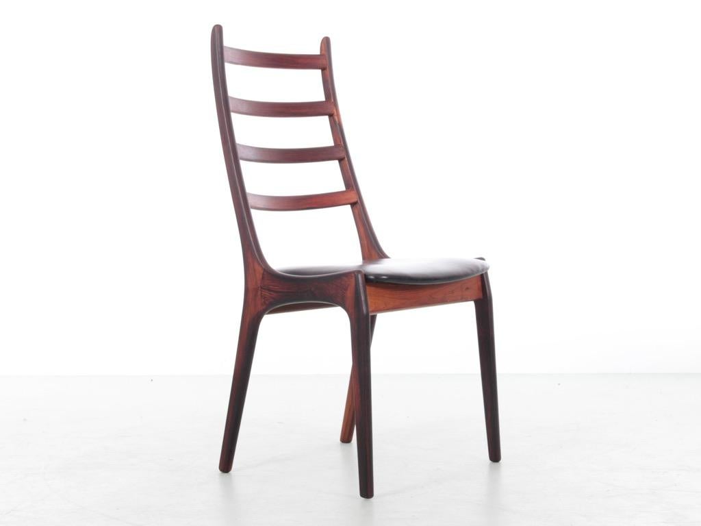 Mid-Century Modern Scandinavian Set of 4 Rosewood Chairs by Henning Kjærnulf In Good Condition For Sale In Courbevoie, FR