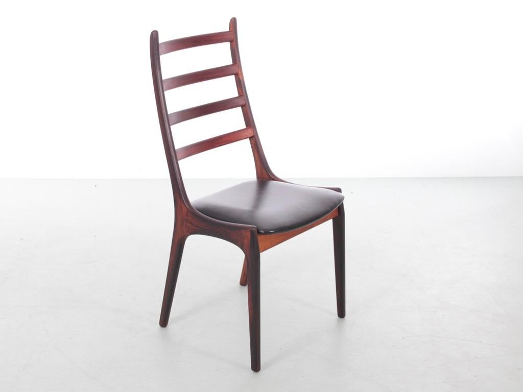 4 Stühle aus Palisanderholz von Henning Kjærnulf, Mitte des Jahrhunderts, skandinavisch modern. (Mitte des 20. Jahrhunderts) im Angebot