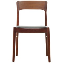 Mid-Century Modern Scandinavian Set of 4 Rosewood Chairs Model 26 by Henning Kj
