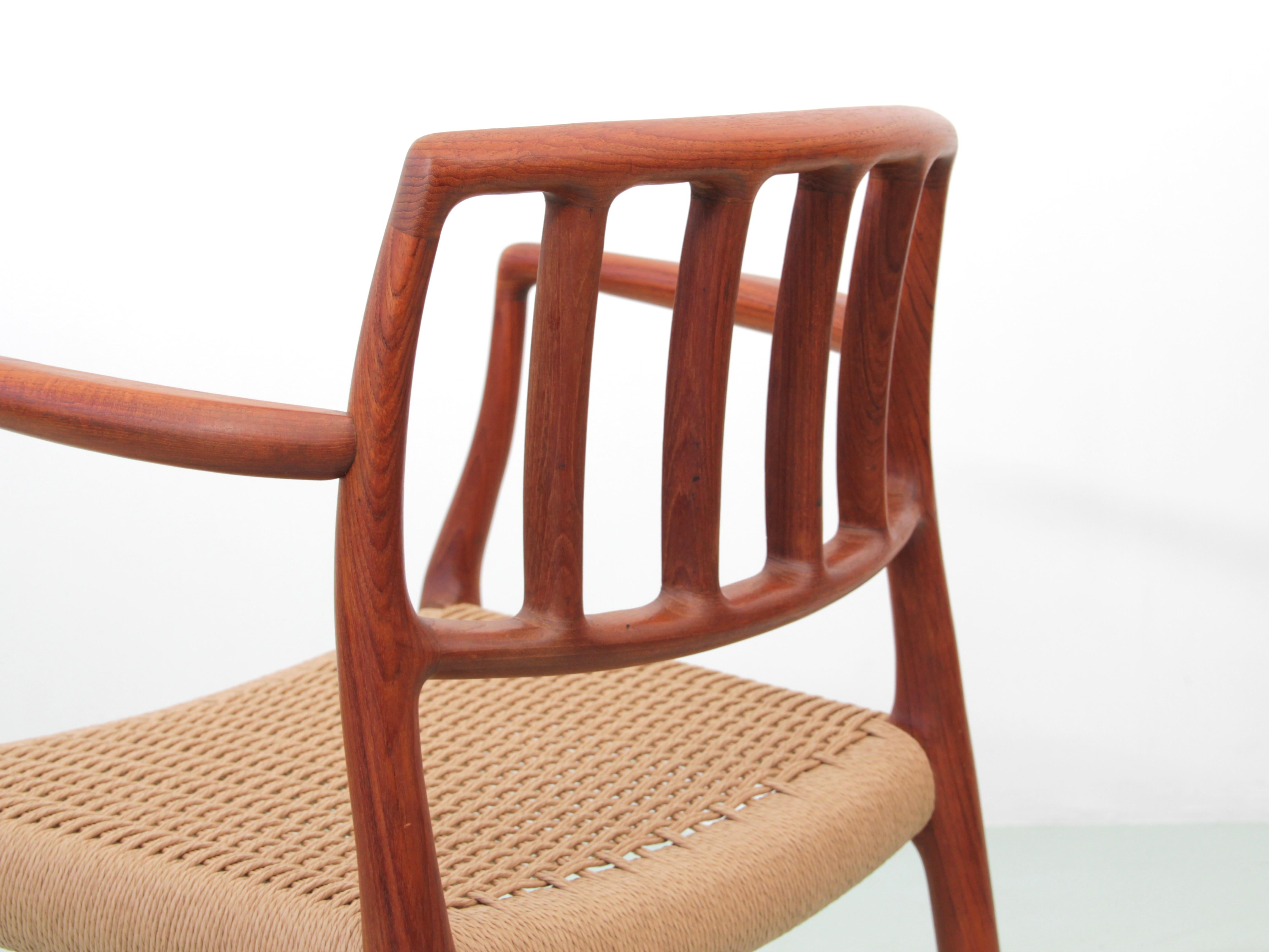 Mid-Century  Ensemble scandinave moderne de 4 fauteuils en teck, modèle 66  en vente 3