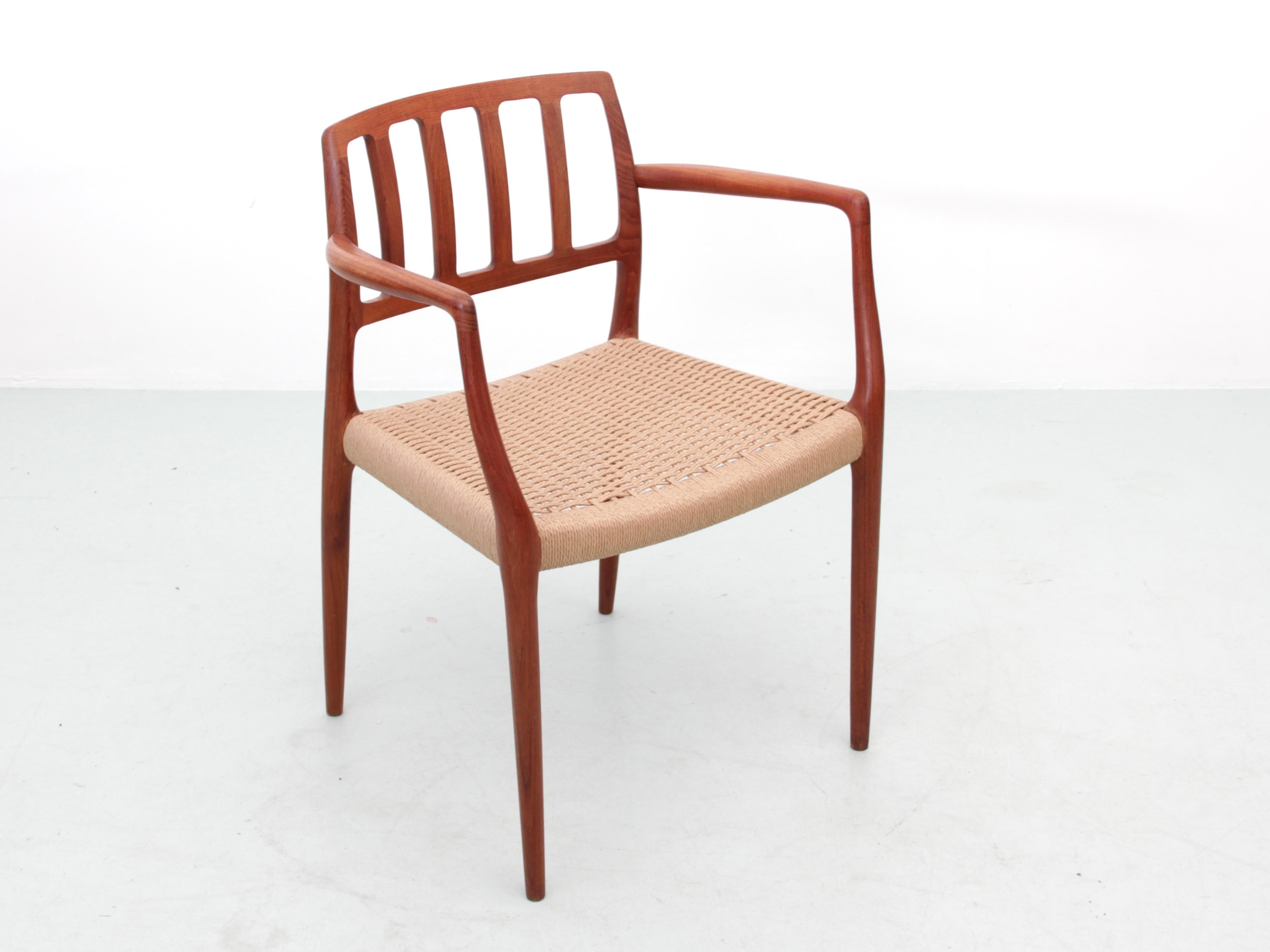 Mid-Century  modern scandinavian set of 4 teak armchairs model 66  In Good Condition For Sale In Courbevoie, FR