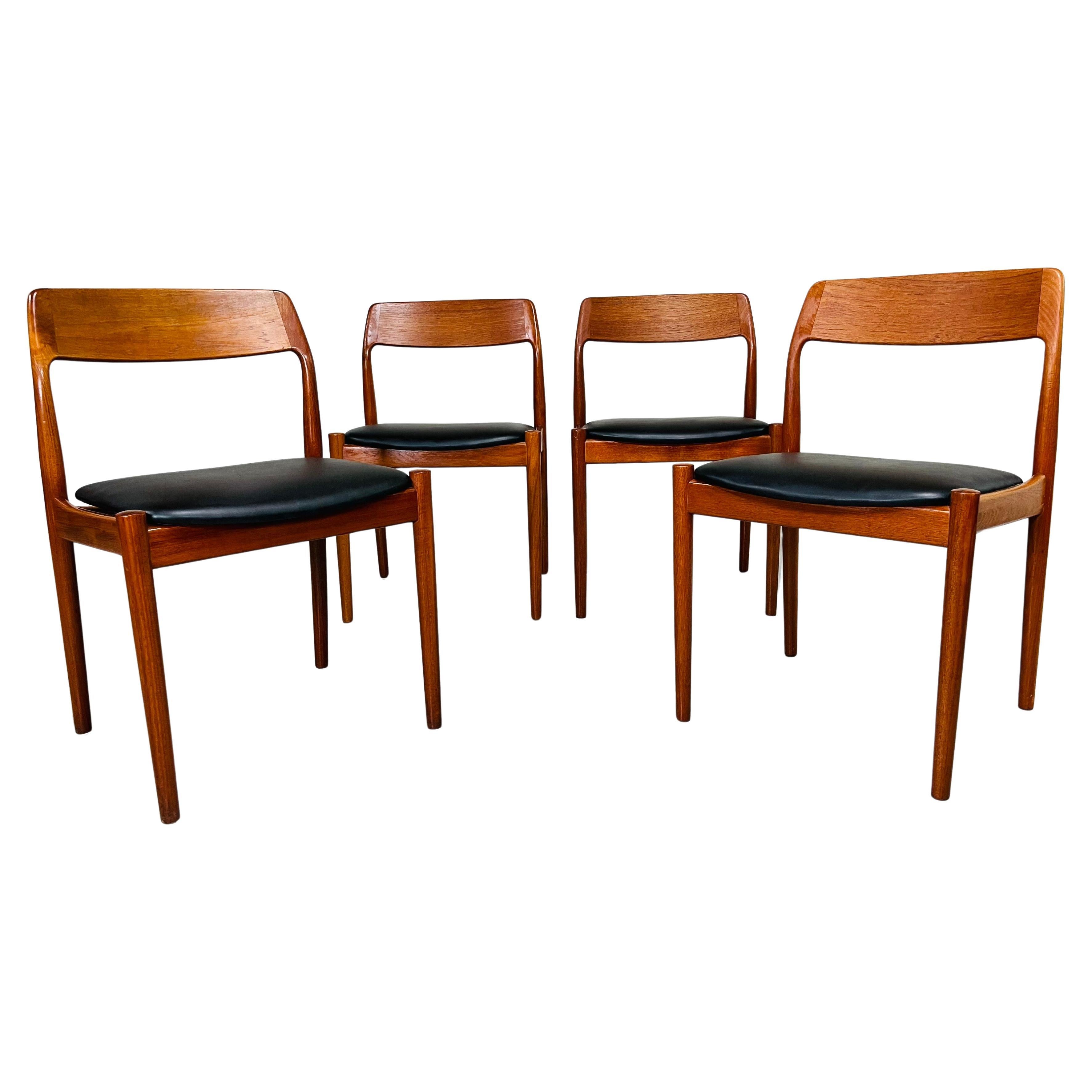 Set di 4 sedie da pranzo in teak di Johannes Norgaard, The Modern Scandinavian, metà secolo.
