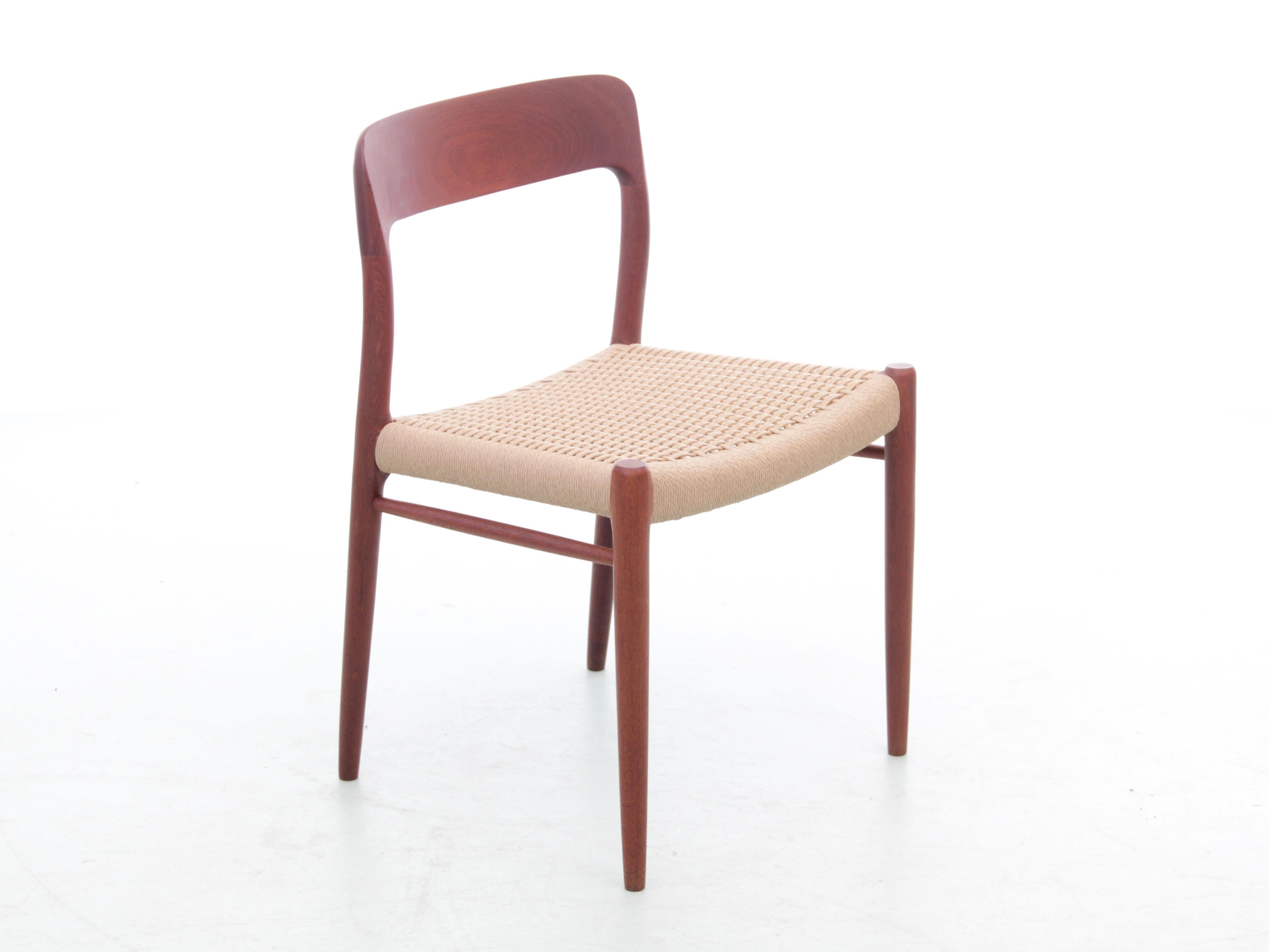 Mid-Century  modern scandinavian set of 4 teak dining chairs model 75   For Sale 5