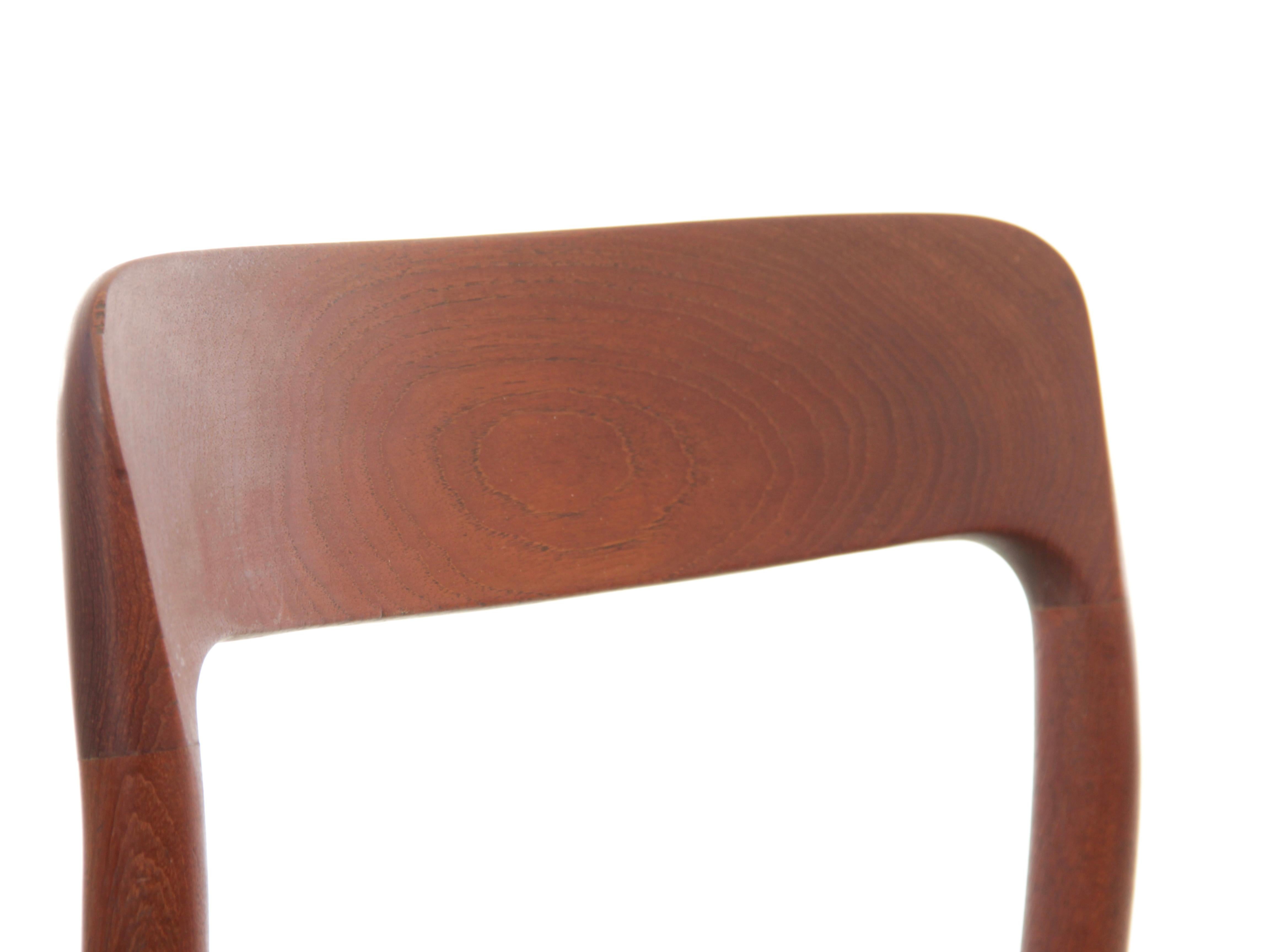 Mid-Century  modern scandinavian set of 4 teak dining chairs model 75   For Sale 6