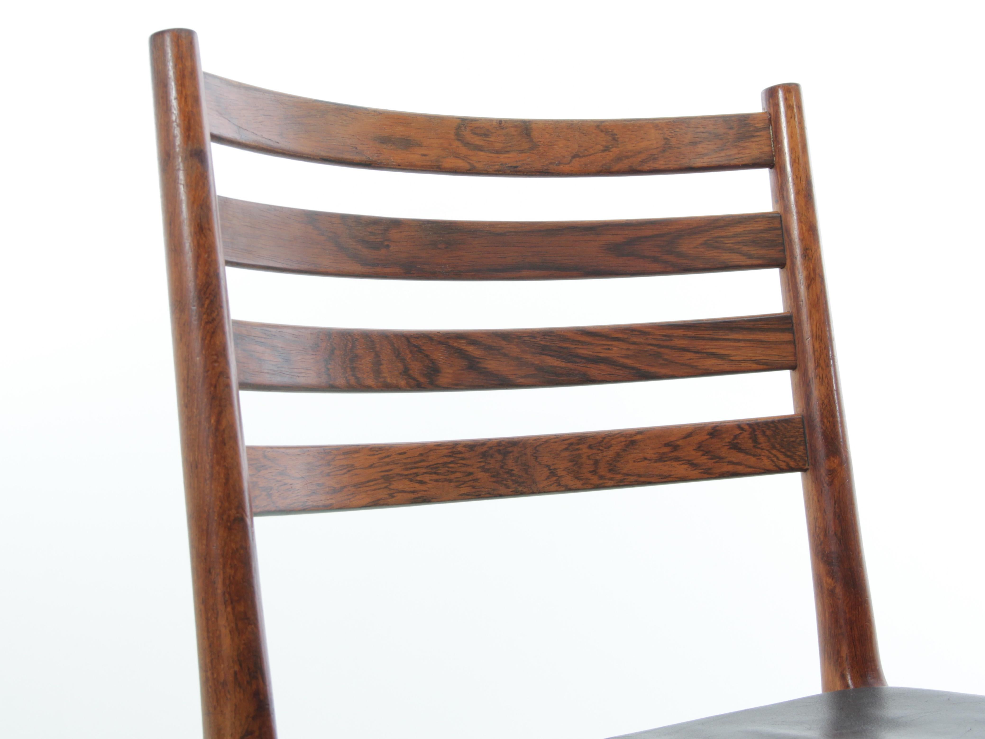 Mid-Century Modern Scandinavian Set of 5 Chairs in Rosewood by Lyngfeldt Larsen For Sale 7