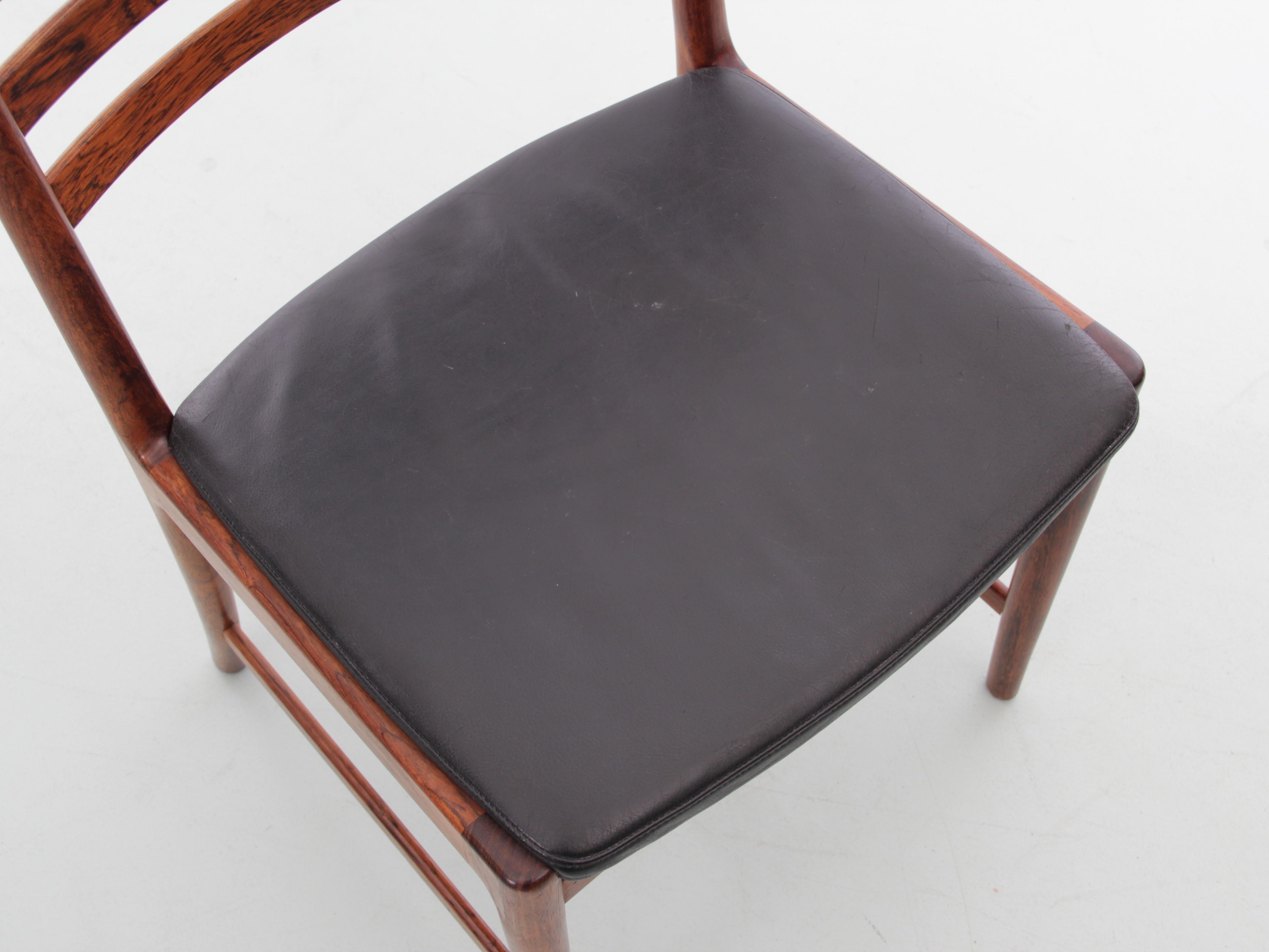 Mid-Century Modern Scandinavian Set of 5 Chairs in Rosewood by Lyngfeldt Larsen For Sale 9