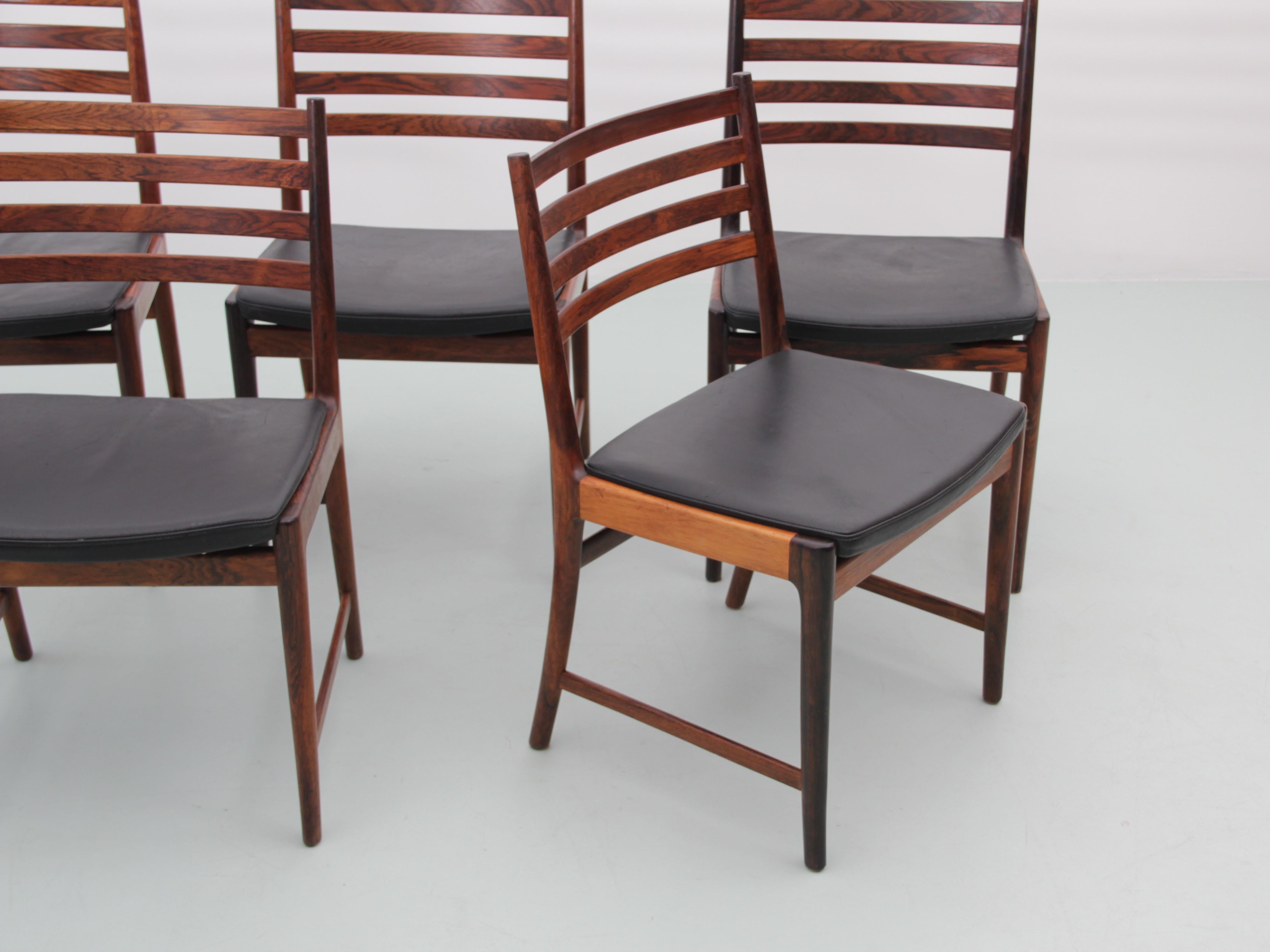 Mid-Century Modern Scandinavian Set of 5 Chairs in Rosewood by Lyngfeldt Larsen For Sale 14