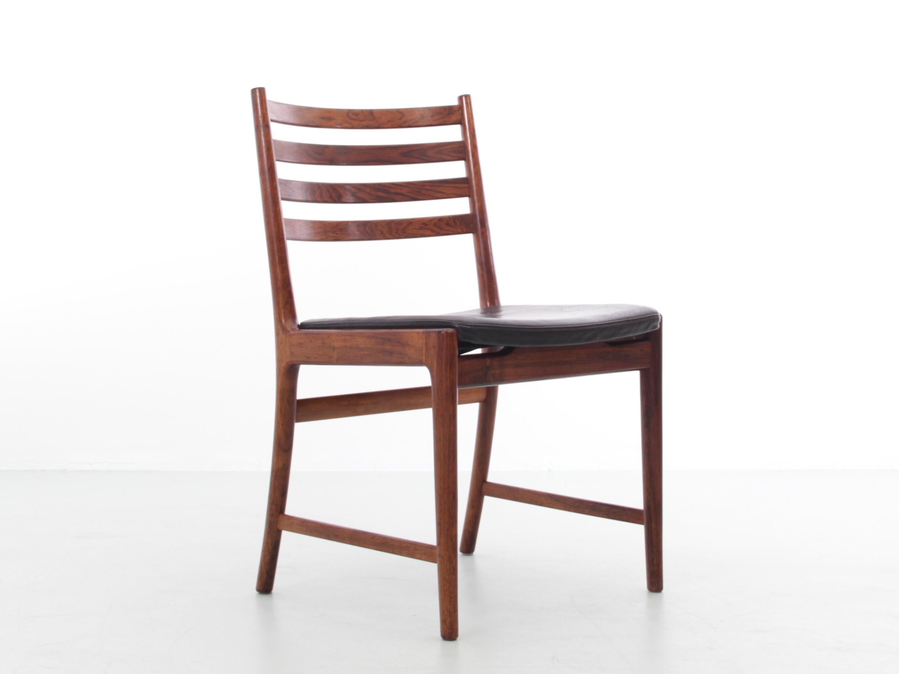 Scandinavian Modern Mid-Century Modern Scandinavian Set of 5 Chairs in Rosewood by Lyngfeldt Larsen For Sale