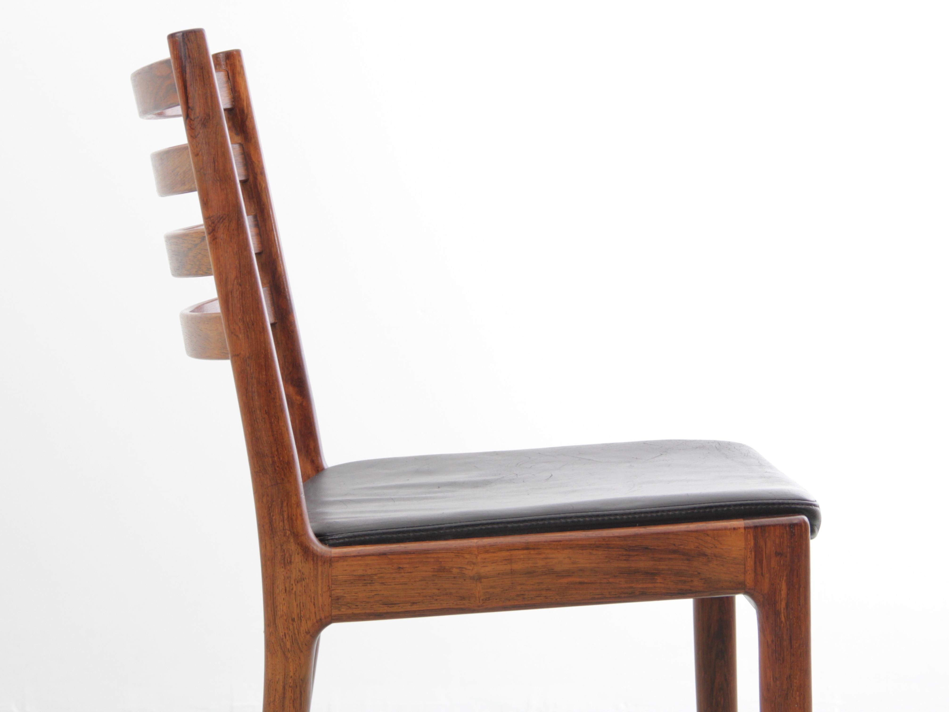 Mid-Century Modern Scandinavian Set of 5 Chairs in Rosewood by Lyngfeldt Larsen For Sale 3