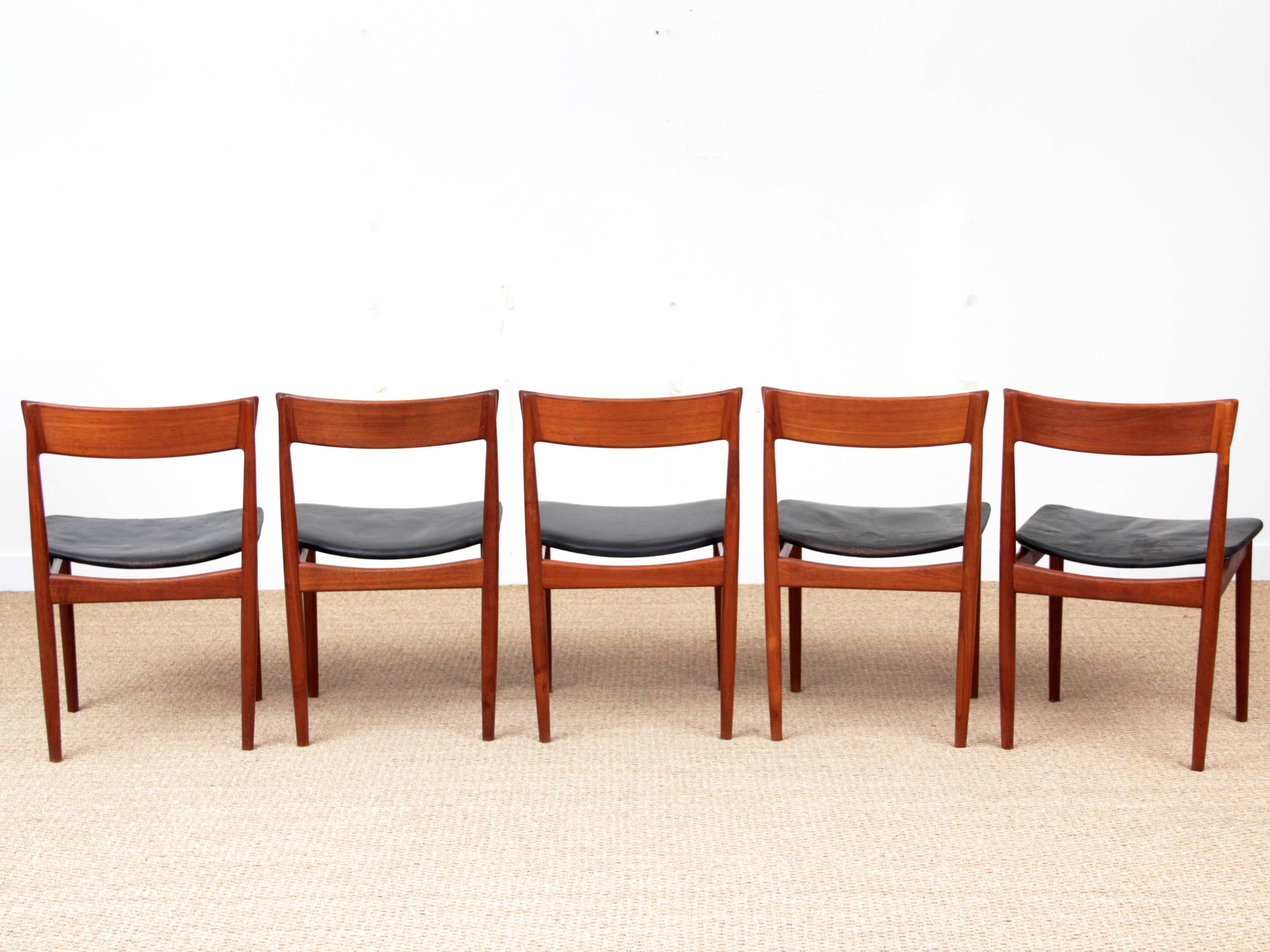 Mid-Century Modern Scandinavian set of five chairs in solid teak by Harry Rosengren Hansen for Brande Møbelindustri. Original edition from 1960. Referenced by the Design Museum Danmark under number RP00896. Literature: Mobilia 1960 & 1961. Seats