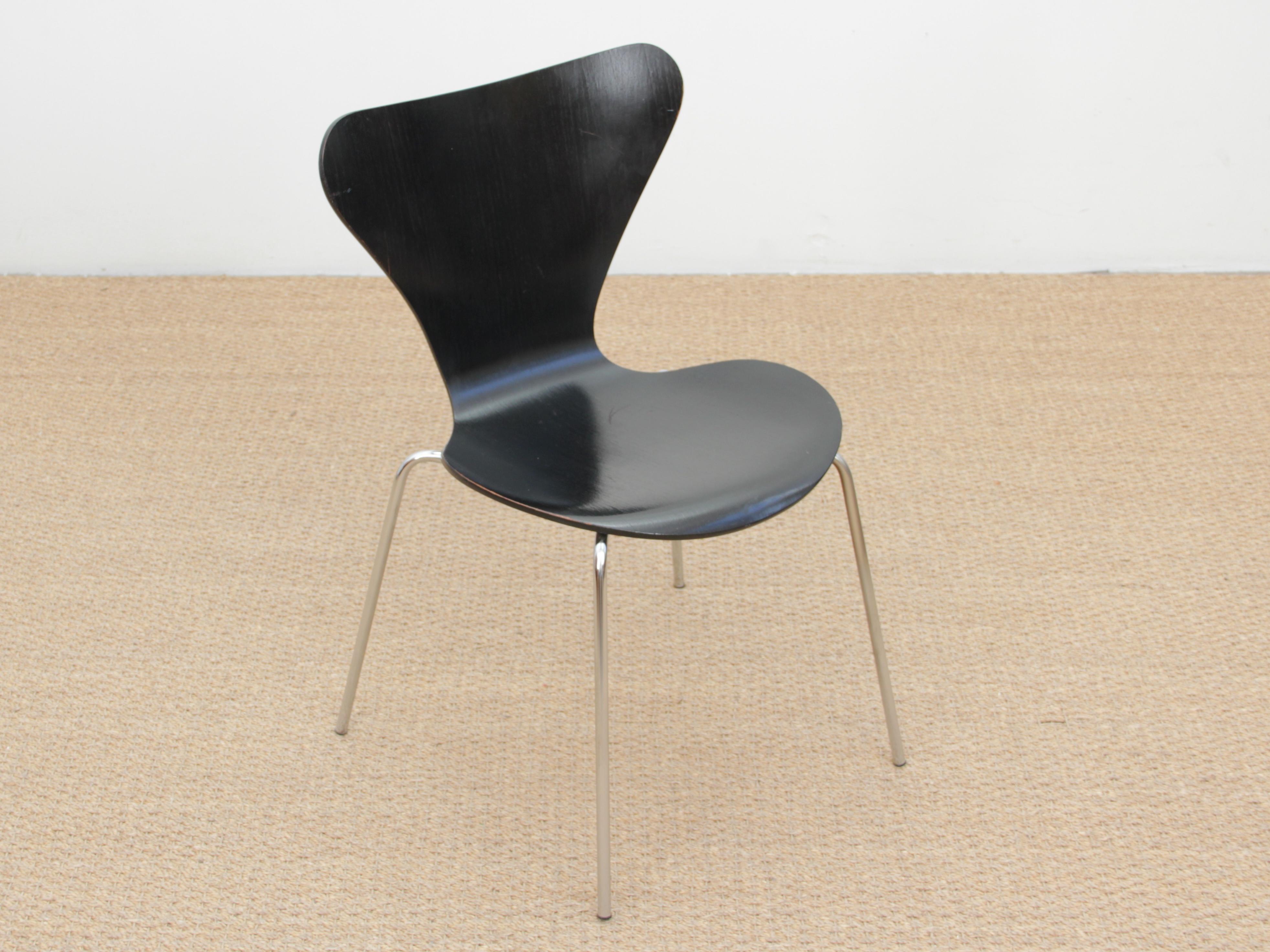 Mid-Century Modern Scandinavian Set of 6 Chairs by Arne Jacobsen For Sale 1