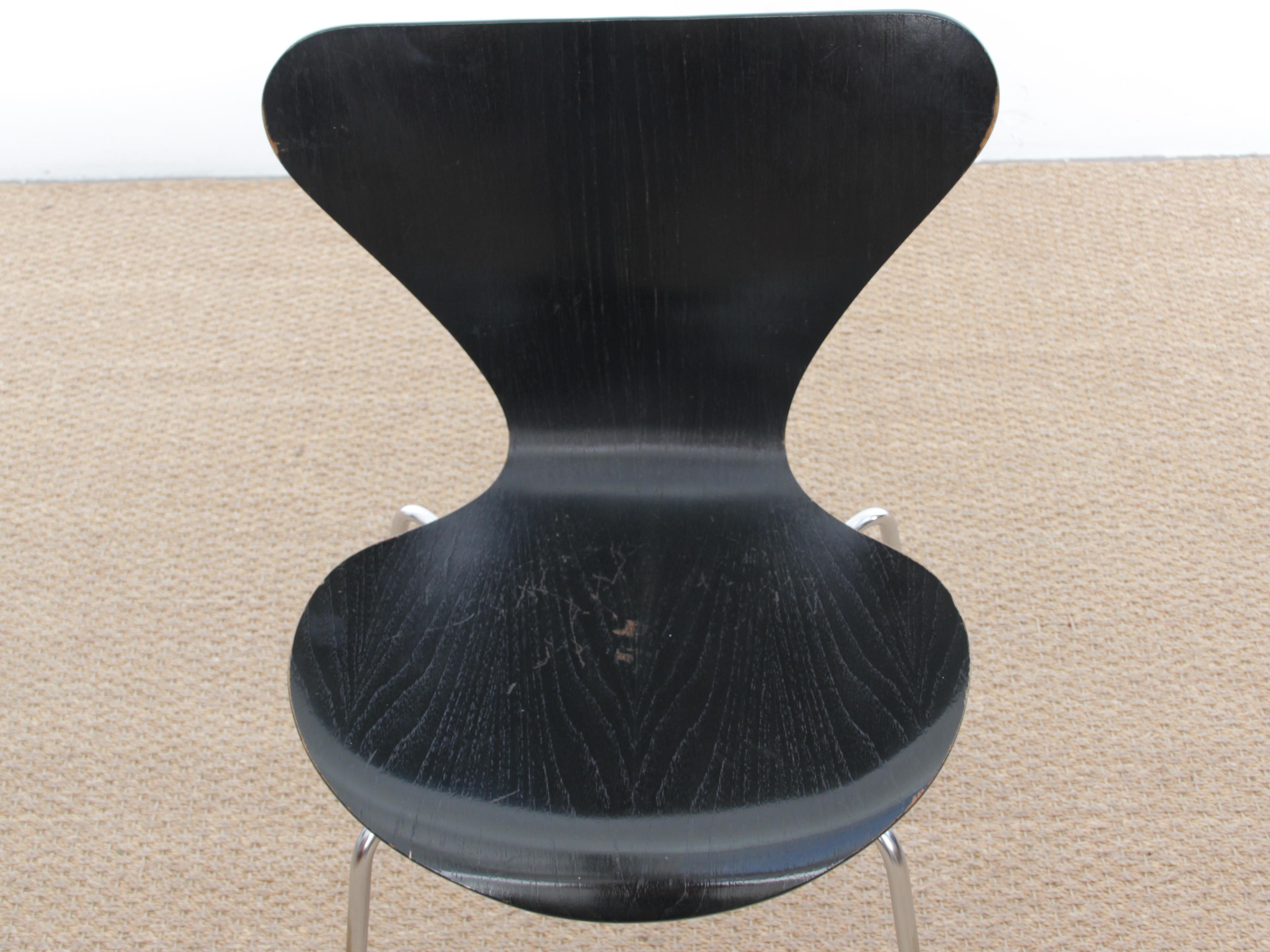 Mid-Century Modern Scandinavian Set of 6 Chairs by Arne Jacobsen For Sale 3