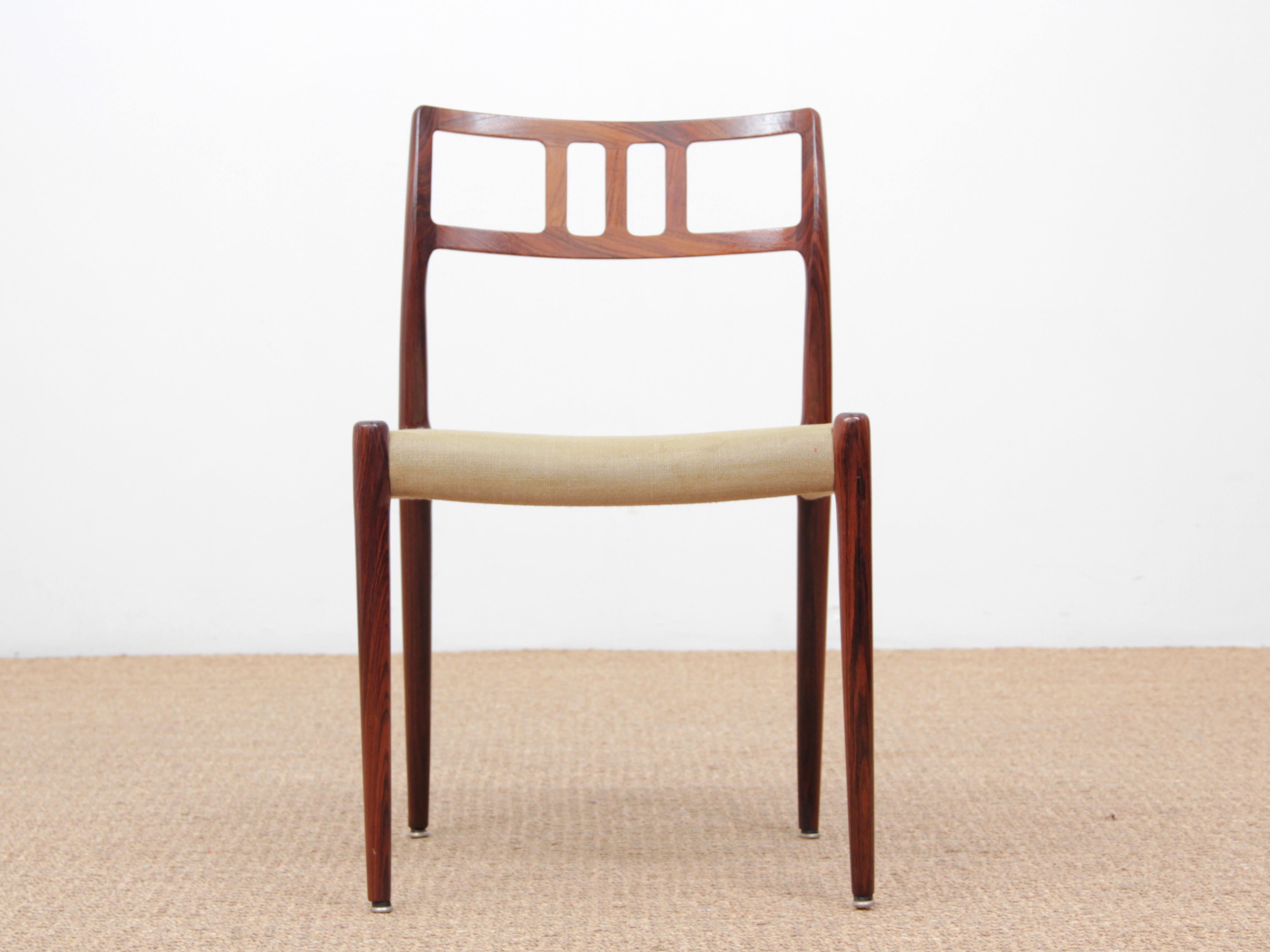 Mid-Century Modern Scandinavian set of 6 chairs by Niel Møller in rosewood. Original cover seats needed to be reupholstered. New upholstery on demand, leather or fabric : + €220 per chair. Delivery time 4 weeks.