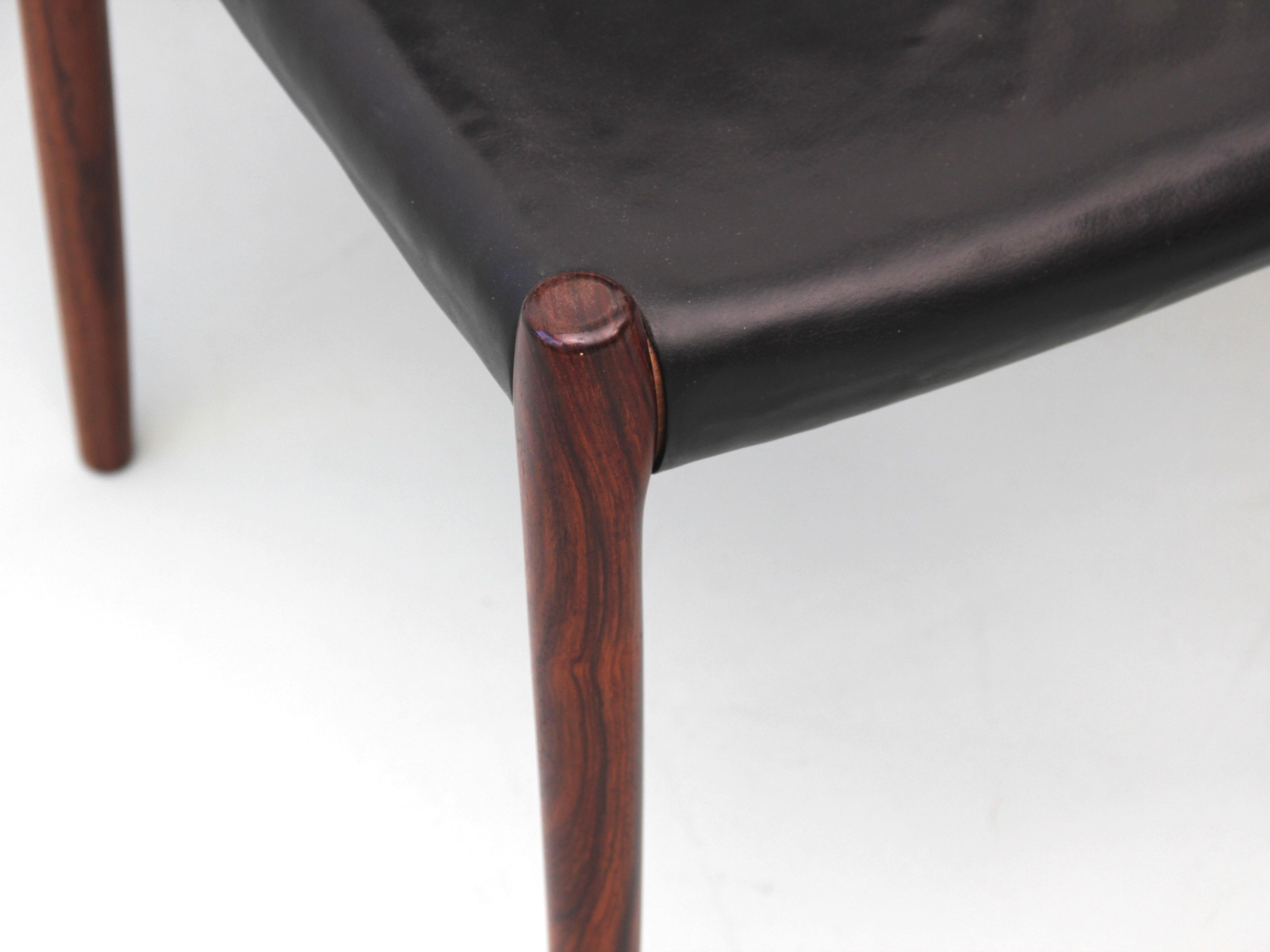Ensemble de 6 chaises scandinaves modernes du milieu du siècle dernier en bois de rose, modèle N80 en vente 5