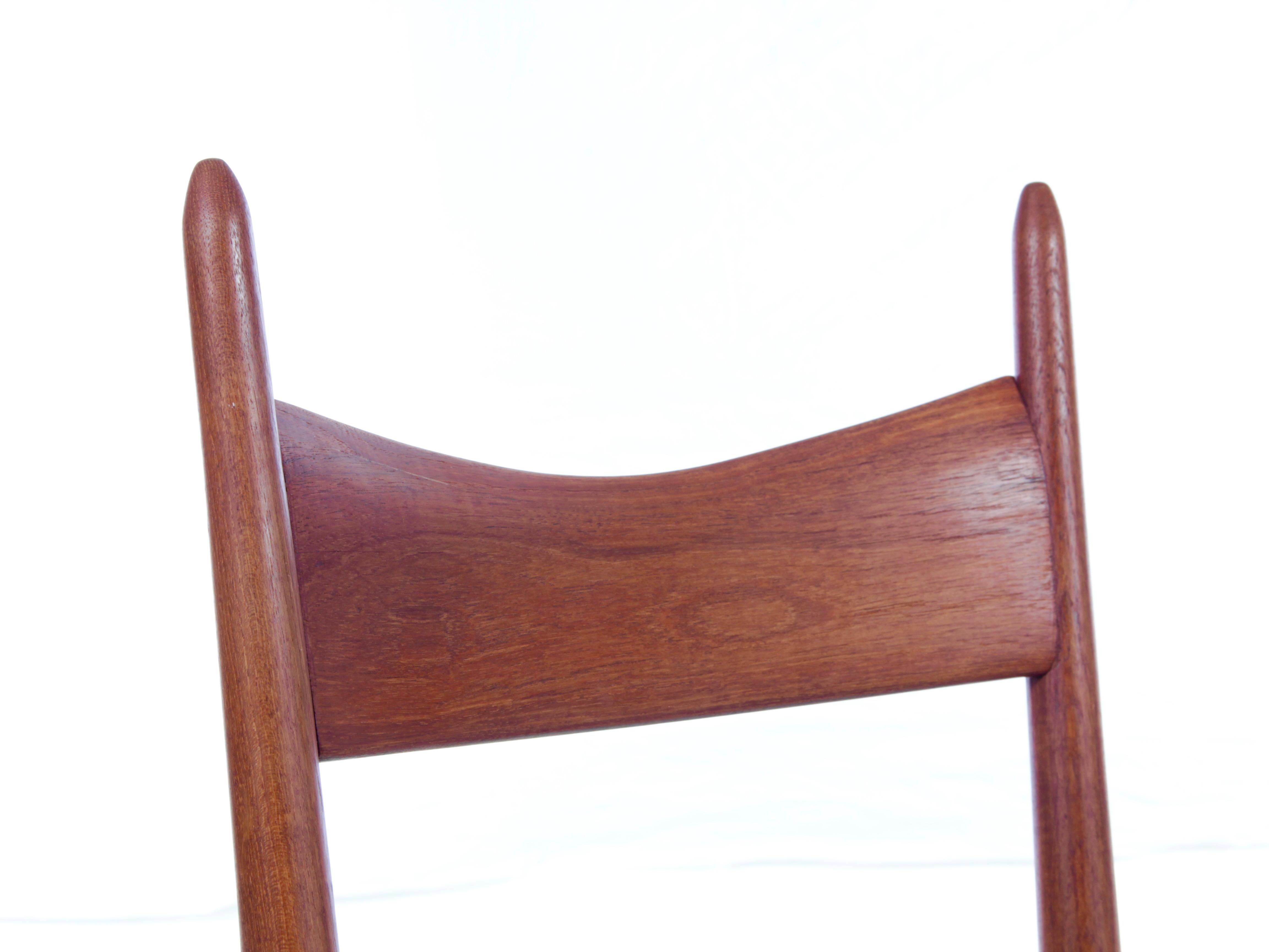 Scandinavo Set di 6 sedie da pranzo in teak in stile scandinavo del metà secolo. in vendita