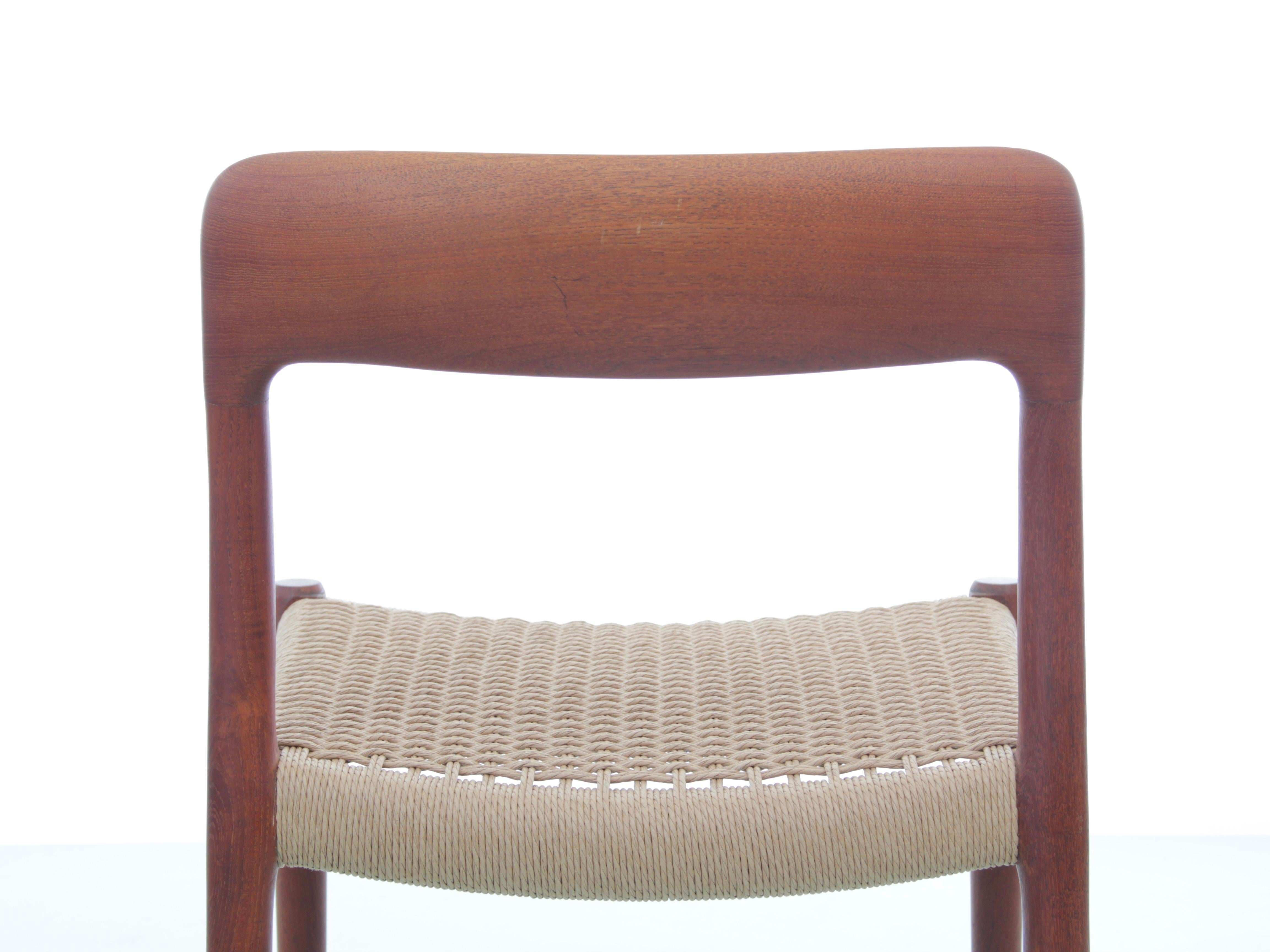 Mid-20th Century Mid-Century Modern Scandinavian Set of 6 Teak Dining Chairs Model 75 For Sale