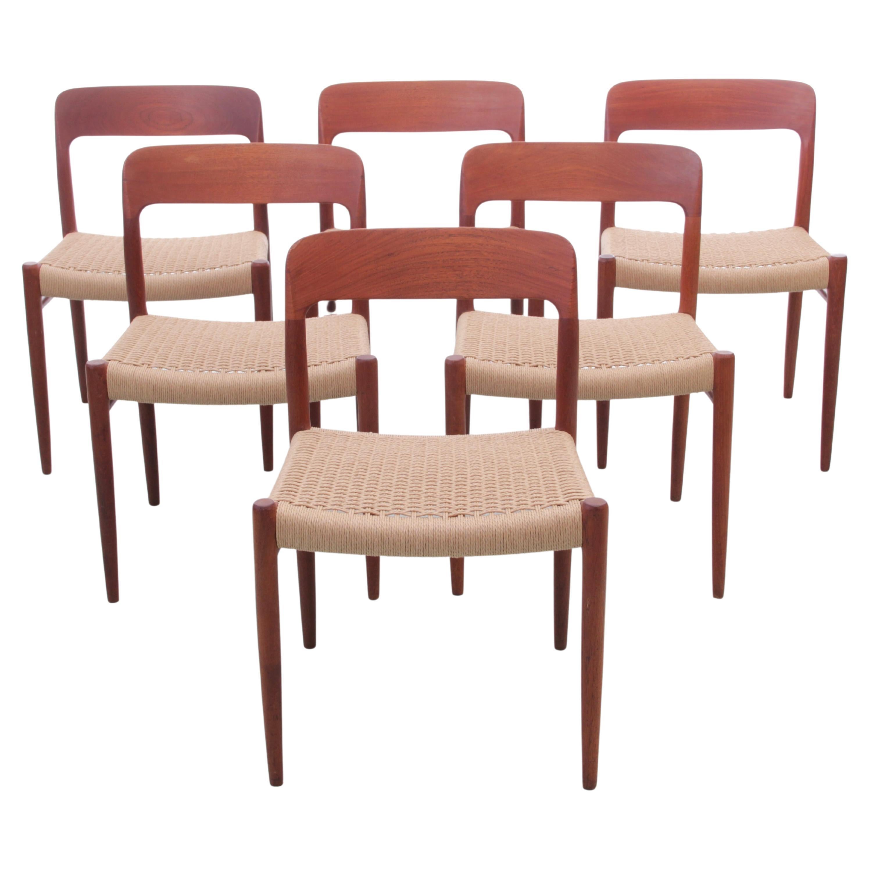 Mid-Century Modern Scandinavian Set of 6 Teak Dining Chairs Model 75 For Sale