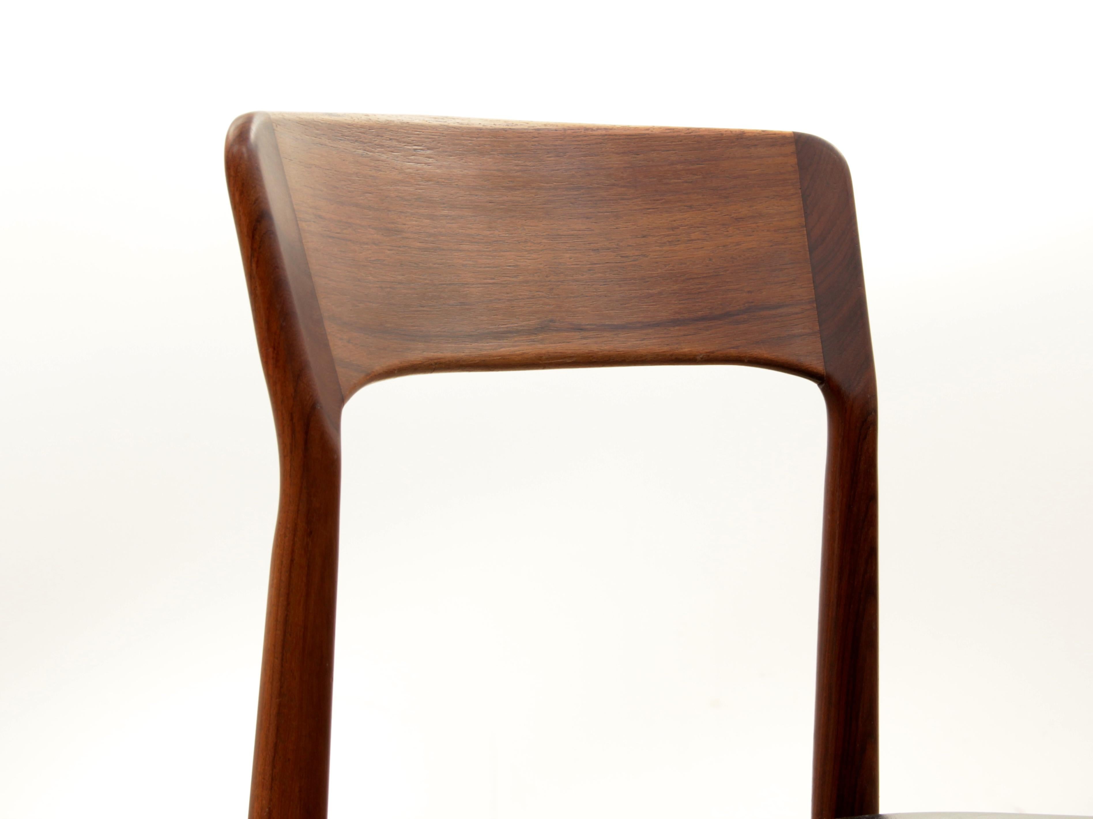 Mid-Century Modern Scandinavian Set of 8 Rosewood Chairs Model 26 5