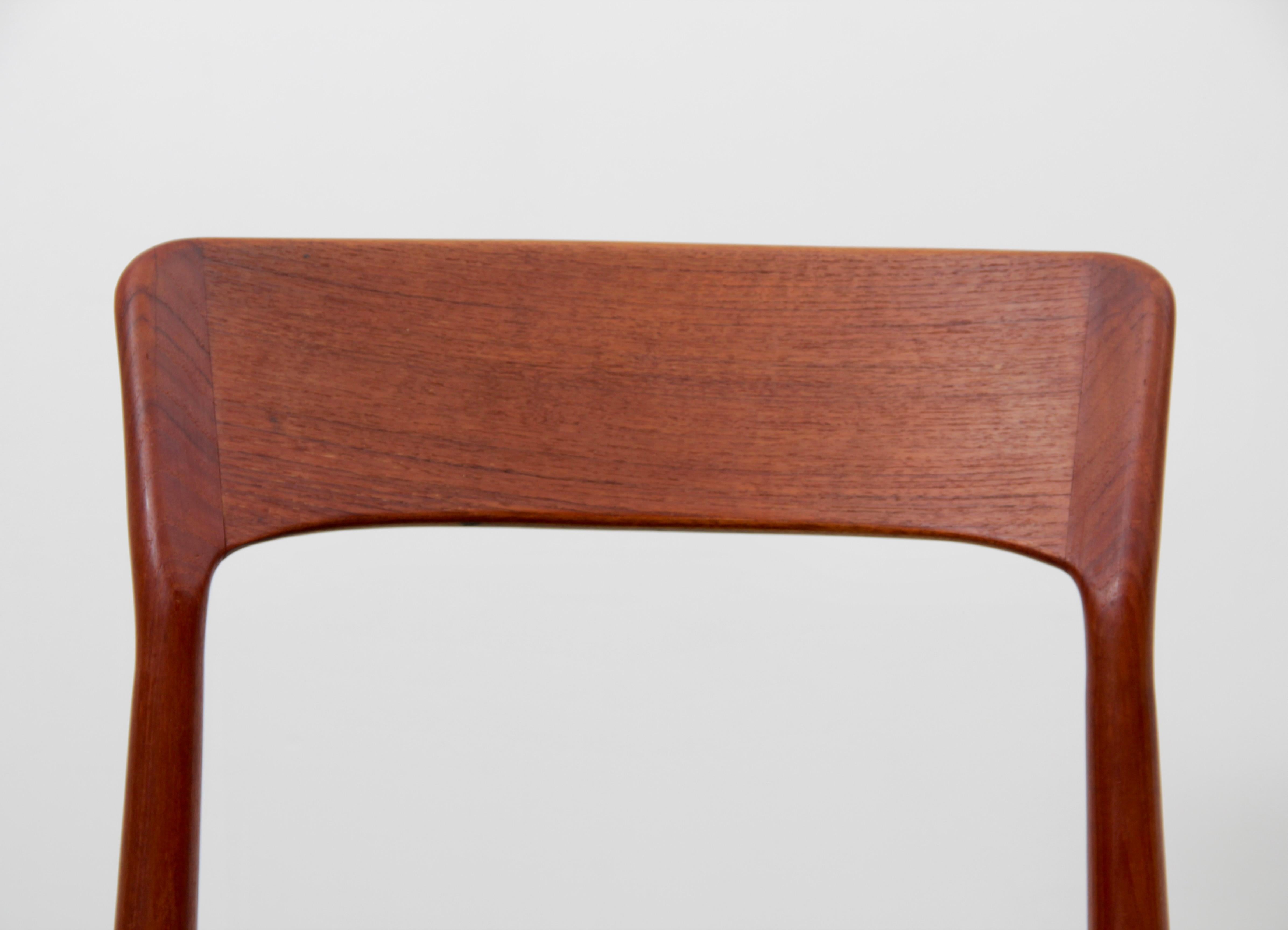 Mid-Century Modern Scandinavian Set of 8 Teck Chairs Model 26 by Henning Kjærnul 8