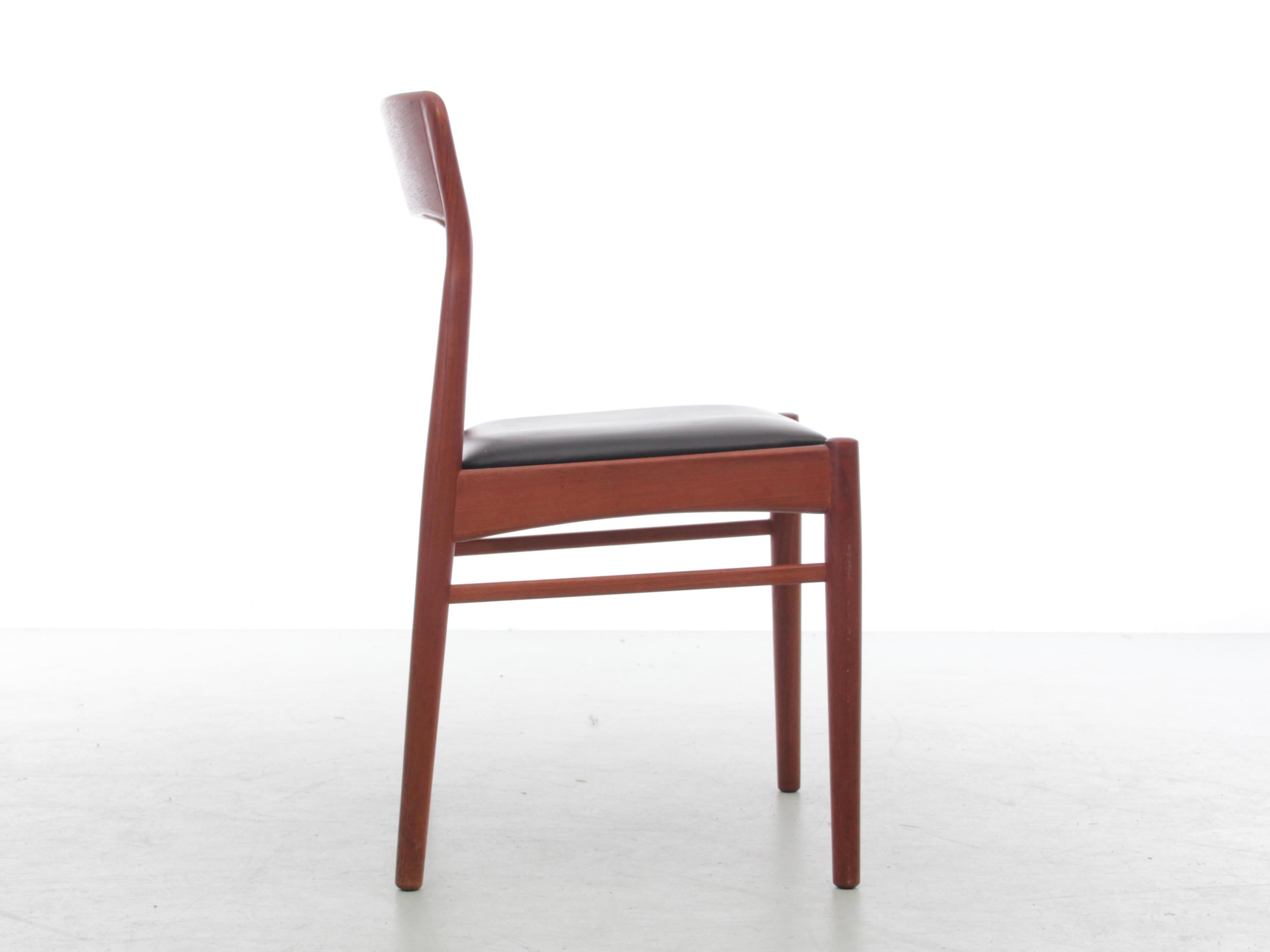 Scandinavian Modern Mid-Century Modern Scandinavian Set of 8 Teck Chairs Model 26 by Henning Kjærnul