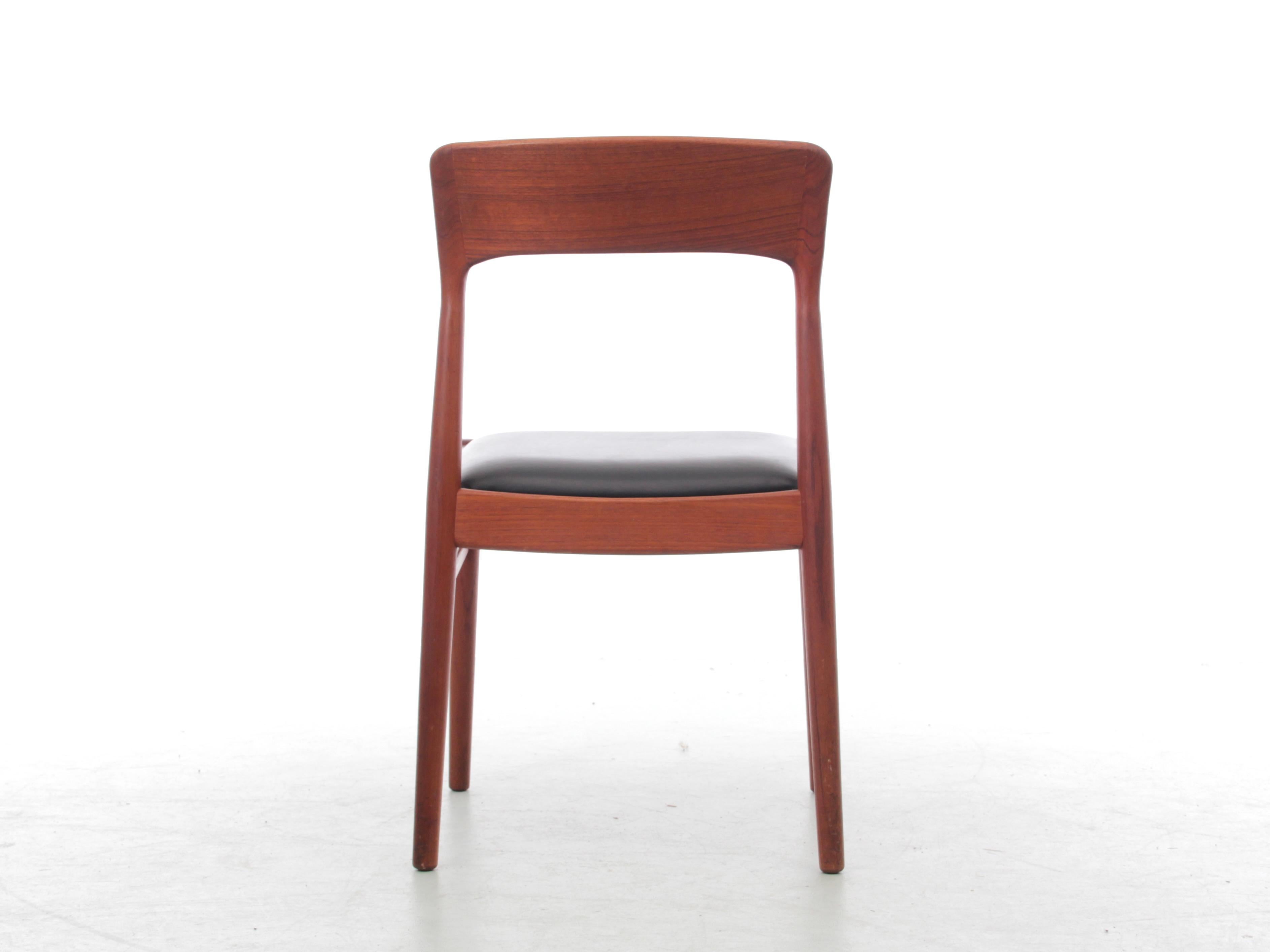 Mid-20th Century Mid-Century Modern Scandinavian Set of 8 Teck Chairs Model 26 by Henning Kjærnul