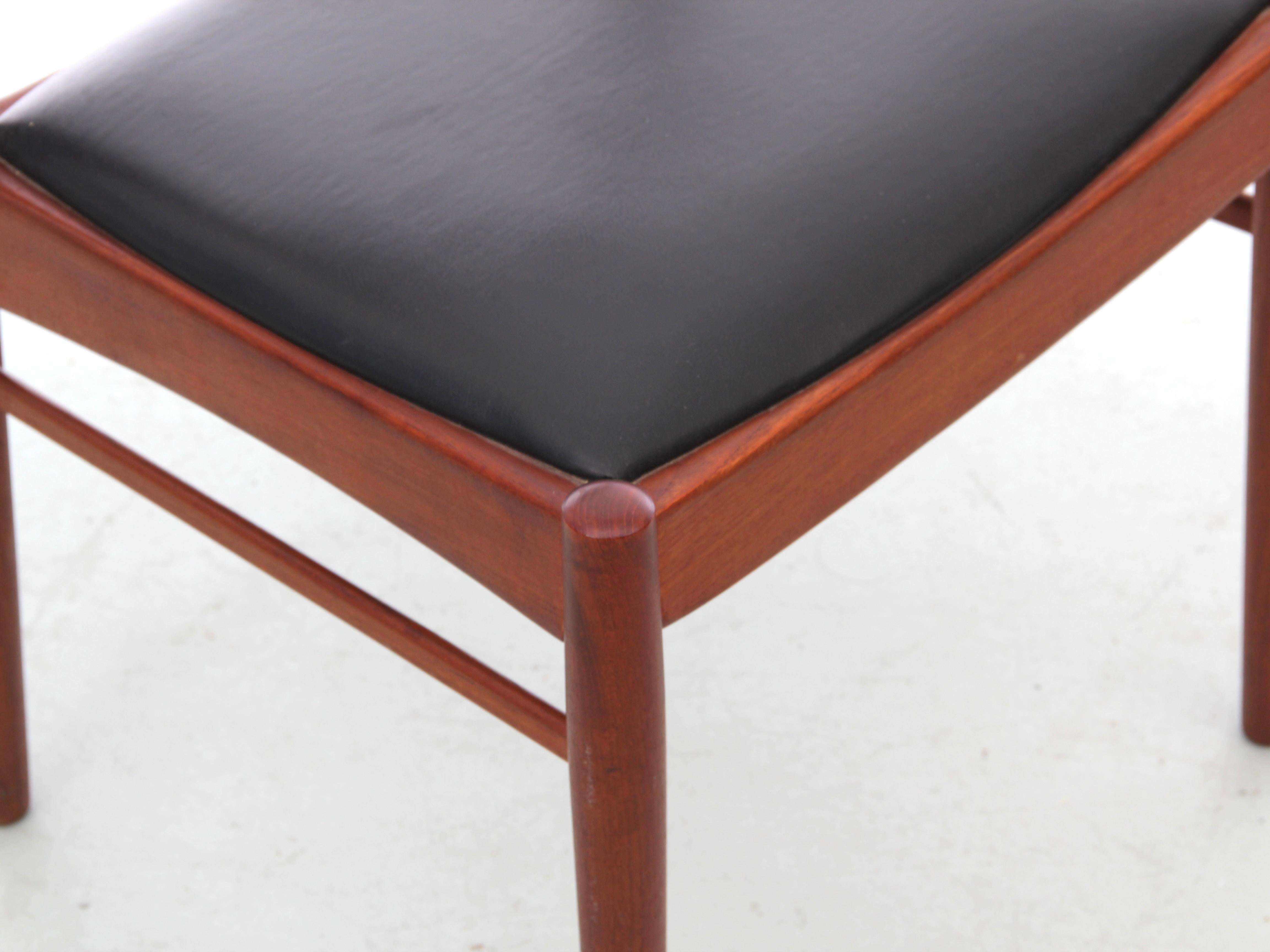 Mid-Century Modern Scandinavian Set of 8 Teck Chairs Model 26 by Henning Kjærnul 3