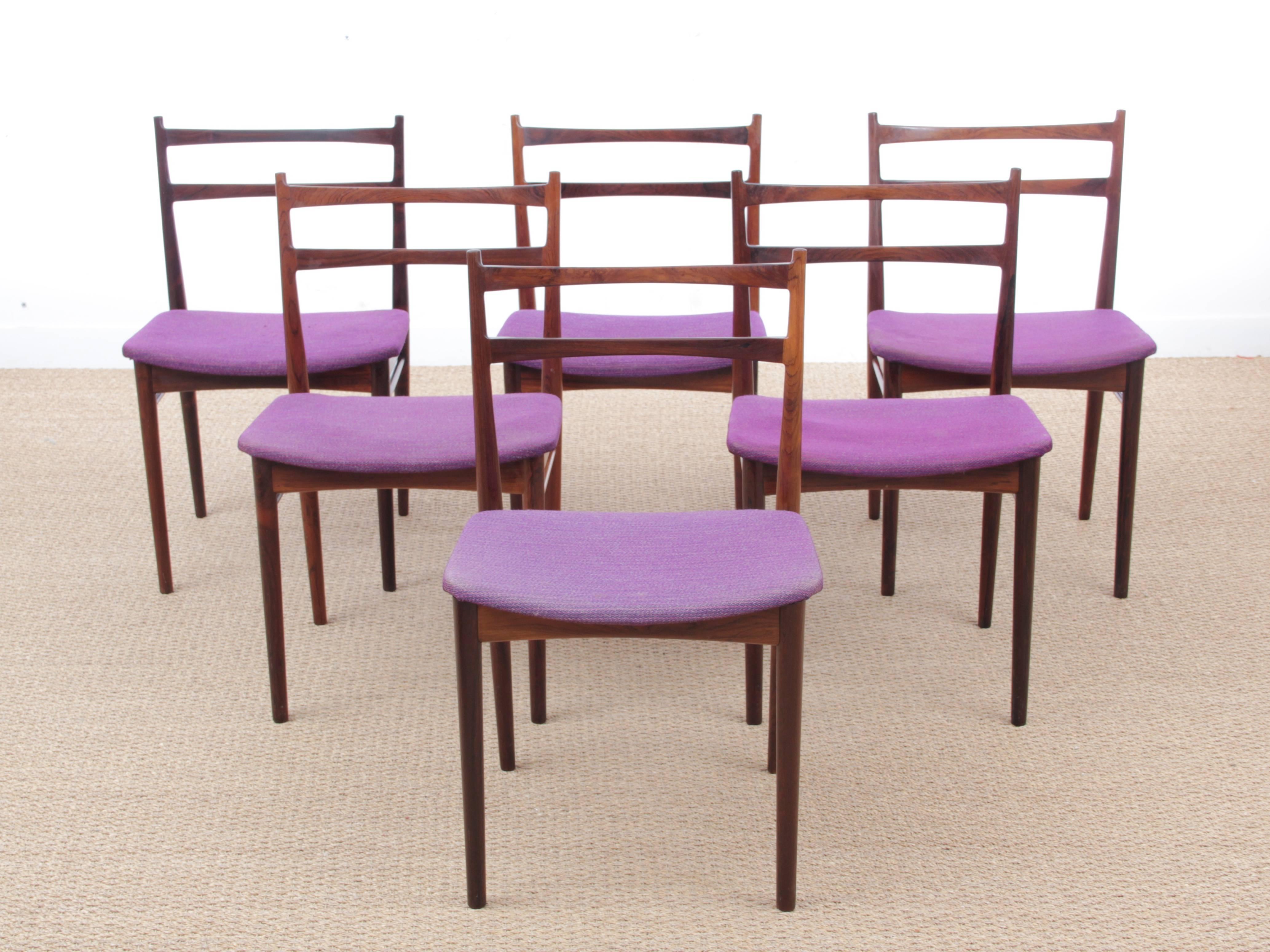 Mid-Century Modern Scandinavian set of six chairs by H. Rosengren Hansen in rosewood. Referenced by the Design Museum Danmark under number RP01659. Original cover seats needed to be reupholstered. New upholstery on demand, leather or fabric : + €180
