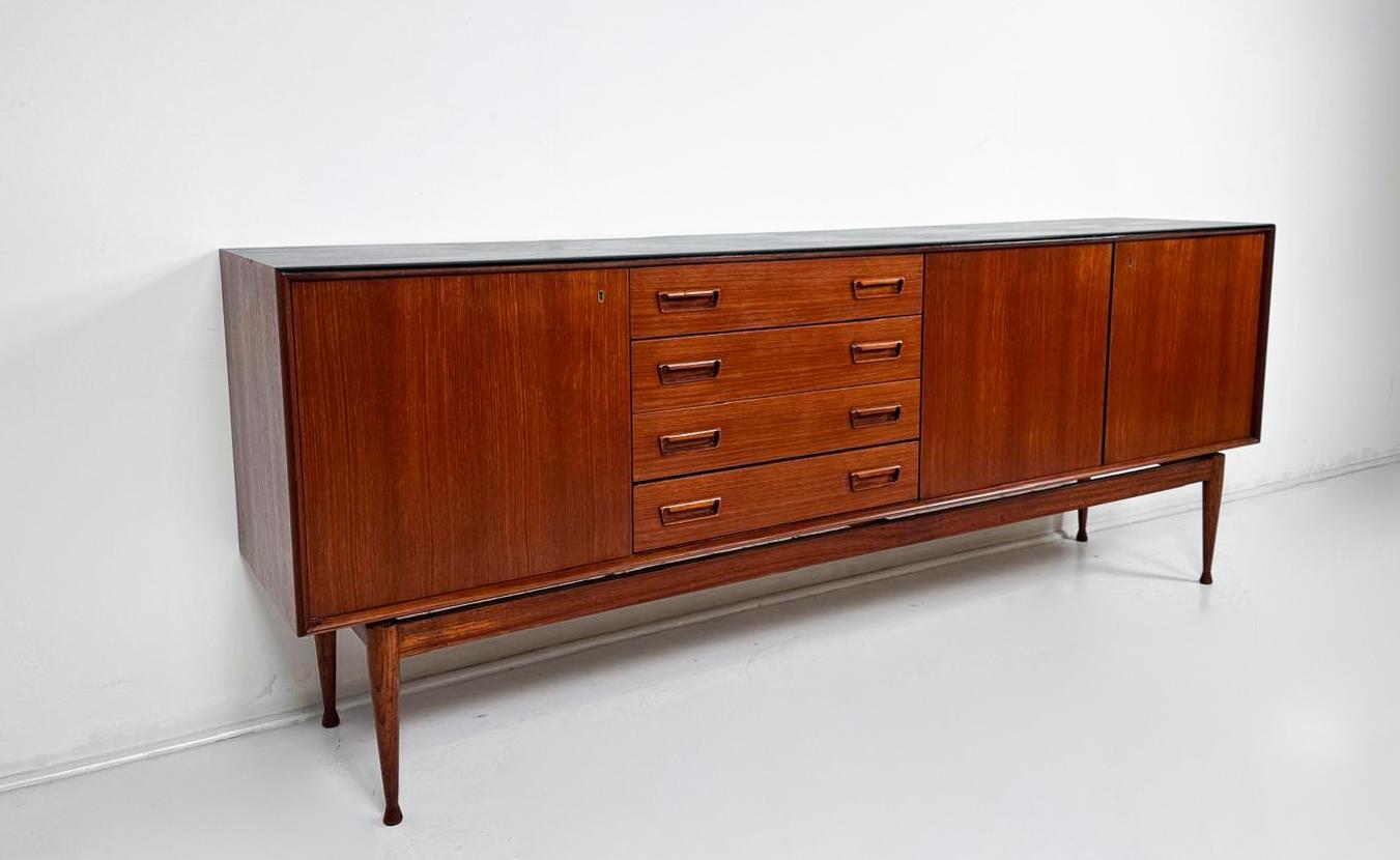Scandinave Enfilade scandinave moderne du milieu du siècle dernier, années 1960 en vente