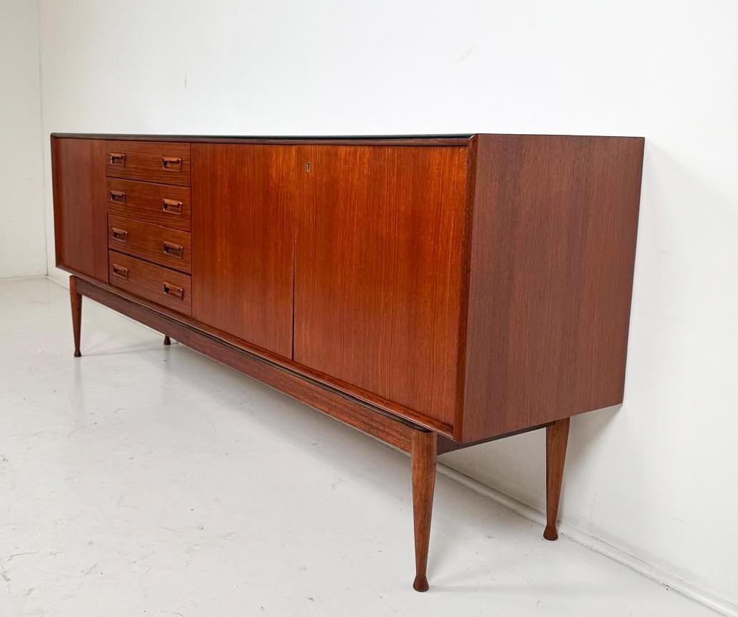 Enfilade scandinave moderne du milieu du siècle dernier, années 1960 Bon état - En vente à Brussels, BE