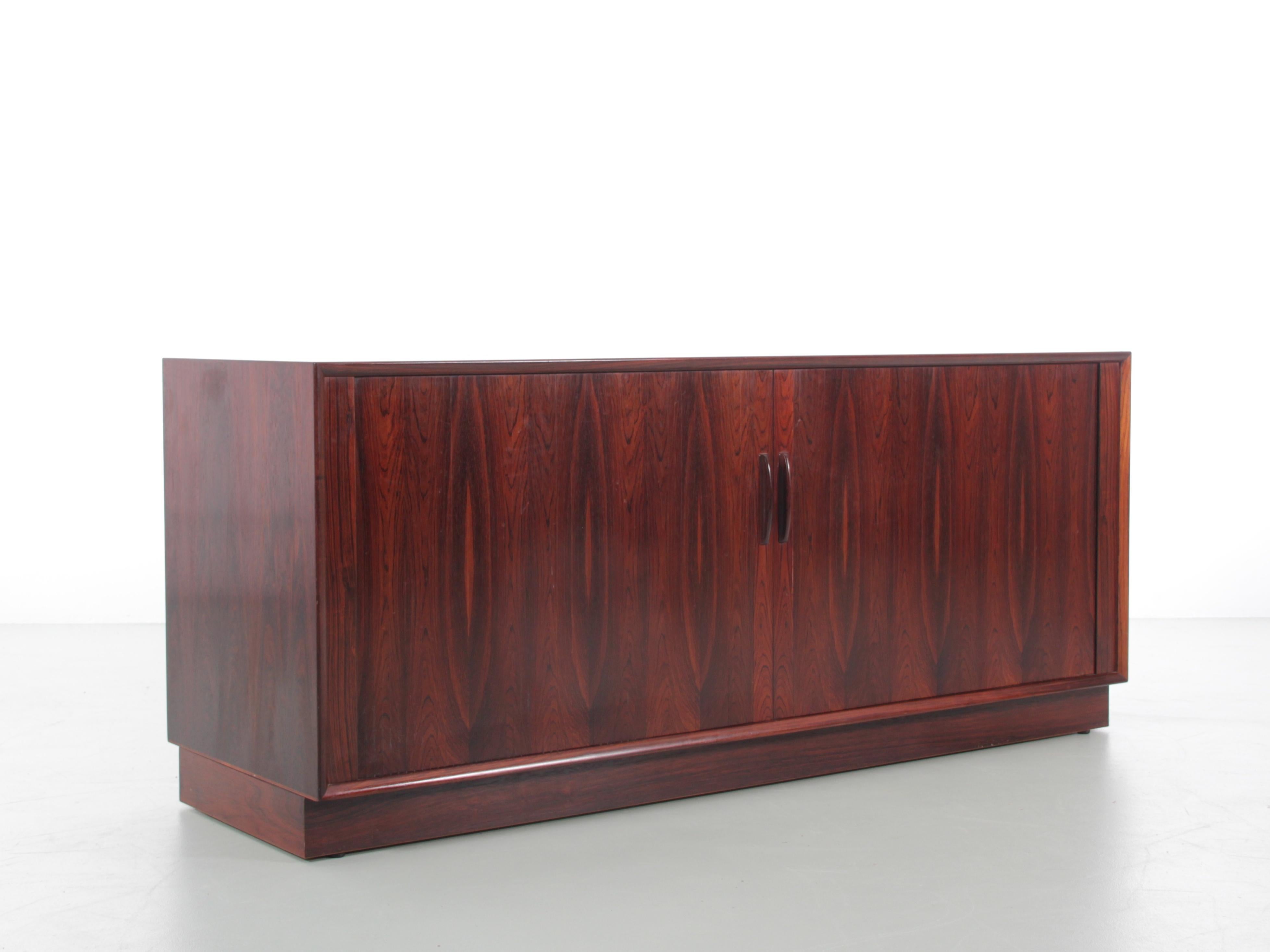 Mid-Century Modern Scandinavian Sideboard in Rosewood by Henning Kjaernulf In Good Condition For Sale In Courbevoie, FR