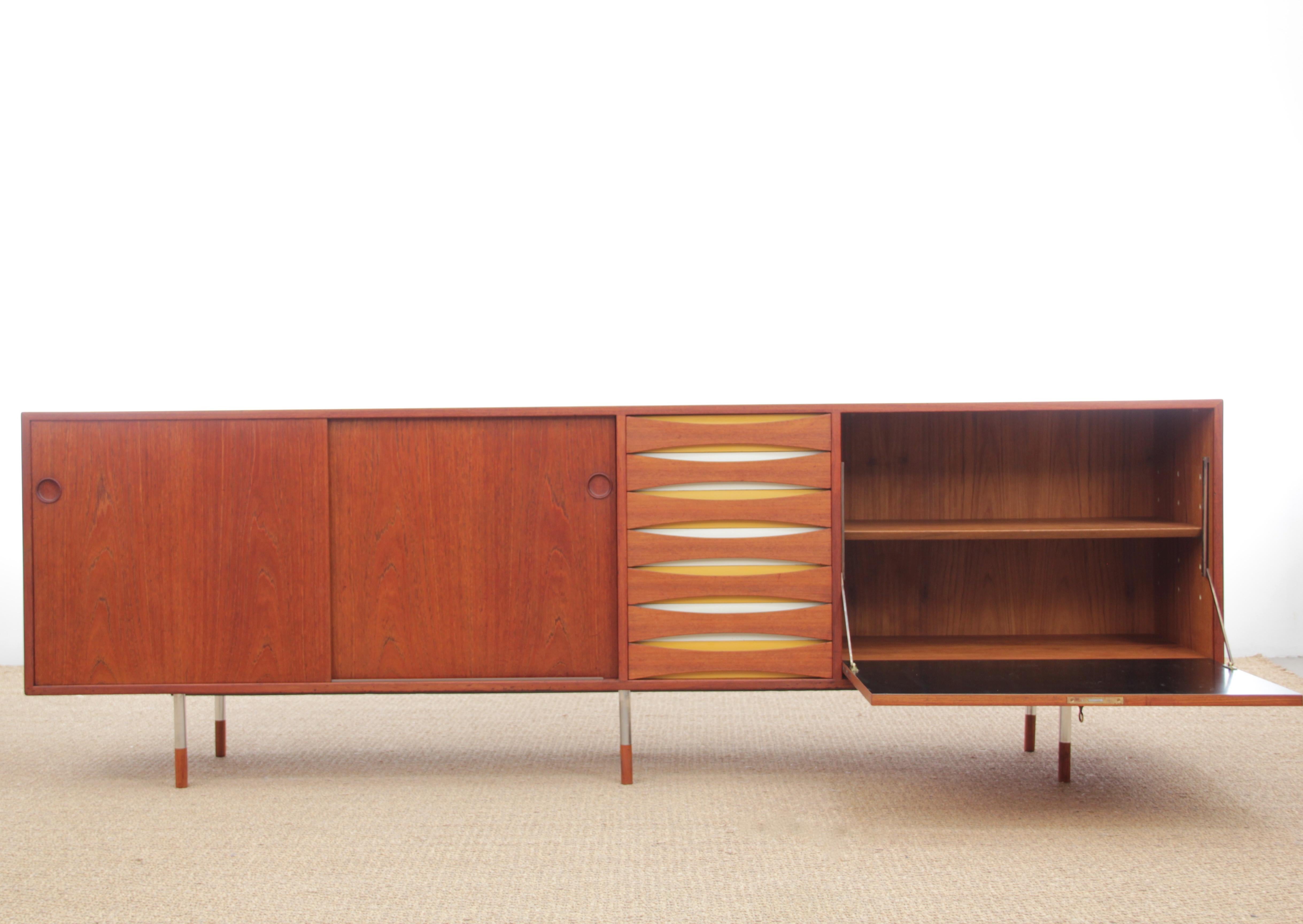 Mid-Century Modern Scandinavian Sideboard Model 29A by Arne Vodder In Good Condition In Courbevoie, FR