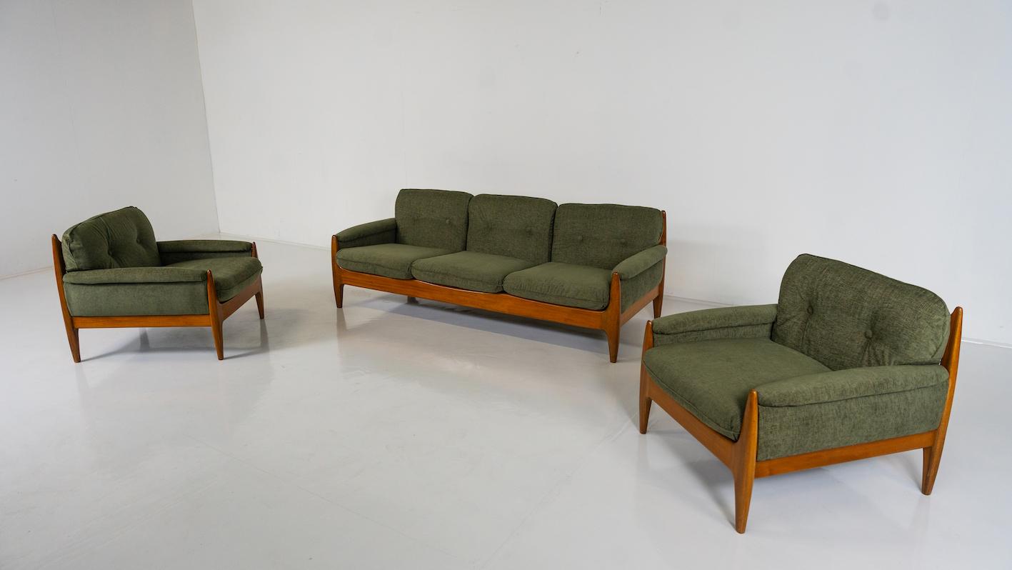 Mid-Century Modern Scandinavian Sofa, 1960s - New Upholstery In Good Condition For Sale In Brussels, BE