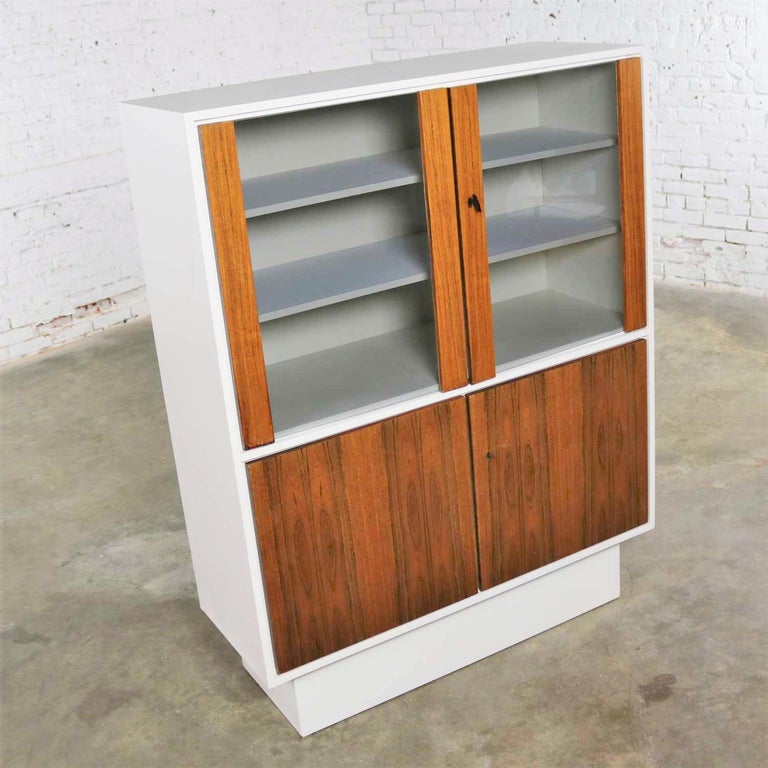 MidCentury Modern Scandinavian Style China Display White Case