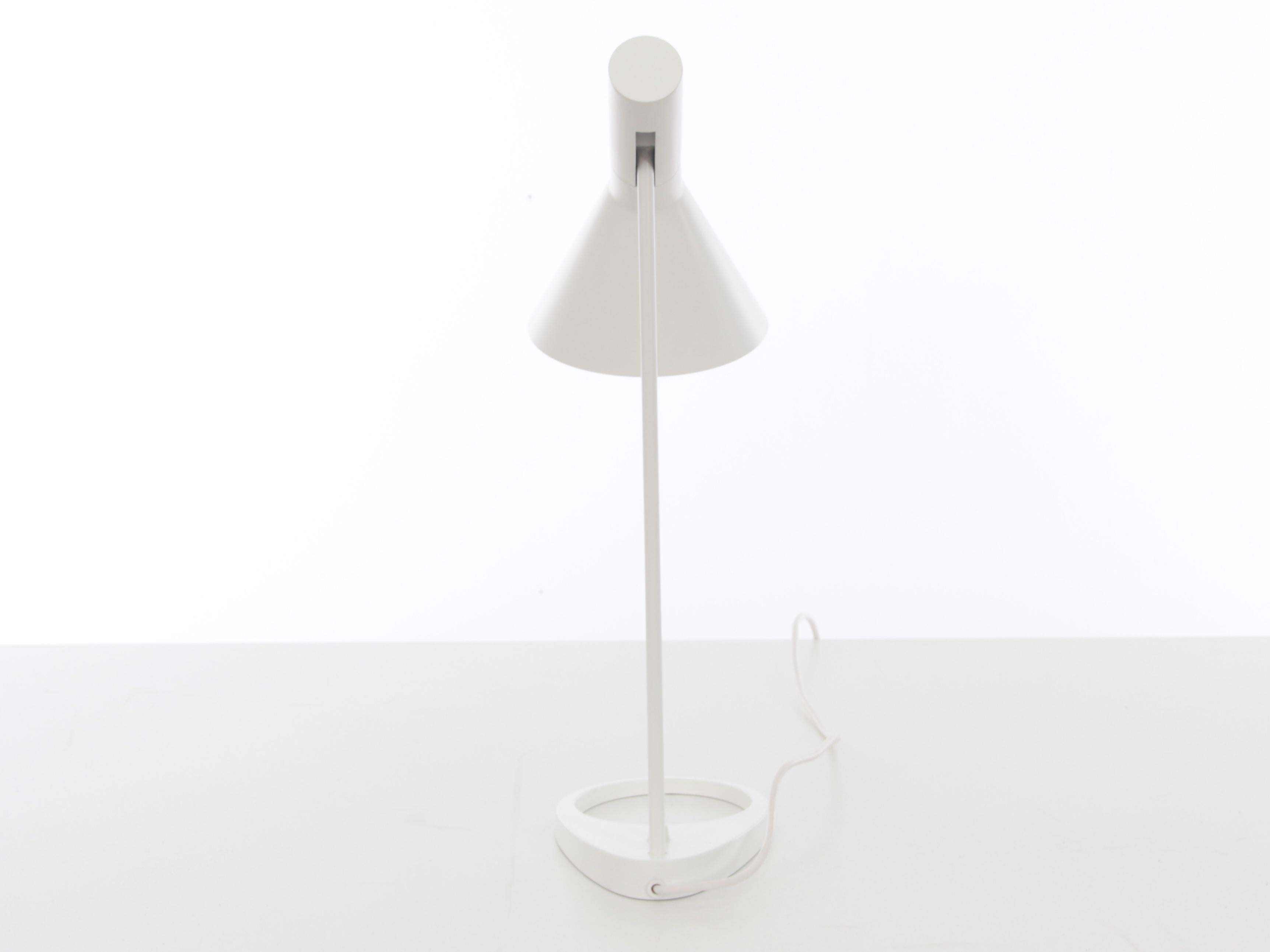 Européen Lampe de bureau scandinave moderne du milieu du siècle AJ White d'Arne Jacobsen en vente
