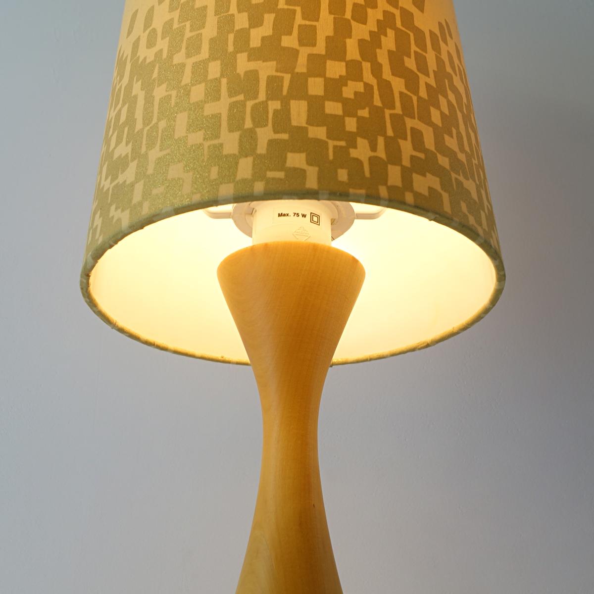 Mid-Century Modern Scandinavian Table Lamp with Stylized Yellow-Gold Shade For Sale 3