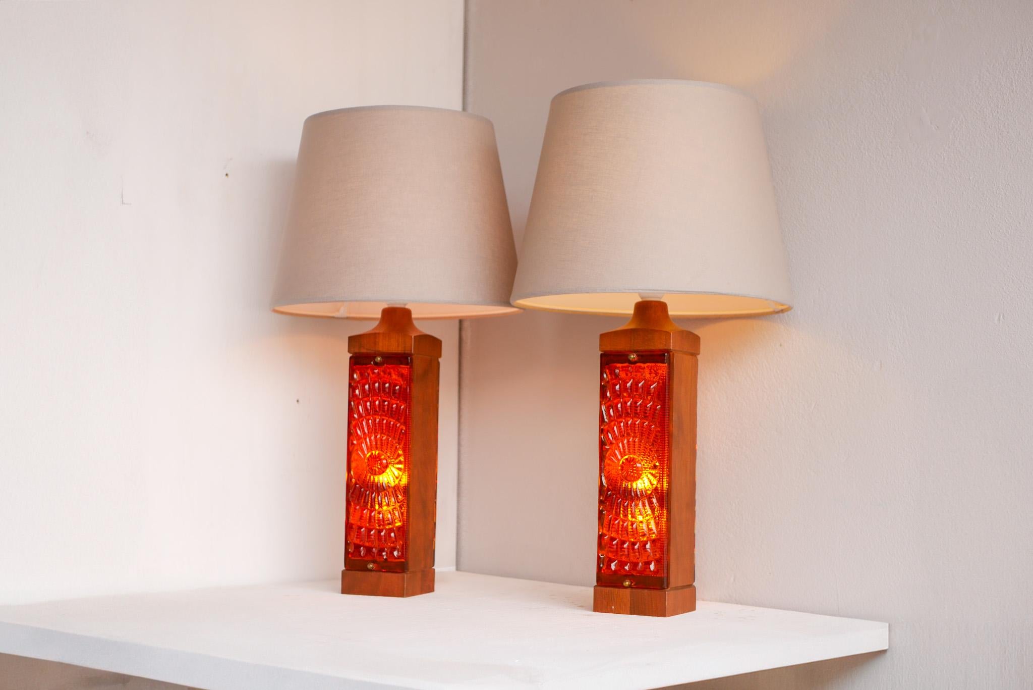 Lámparas de mesa escandinavas de teca y cristal, modernas de mediados de siglo, Hovmantorp, Suecia en venta 4
