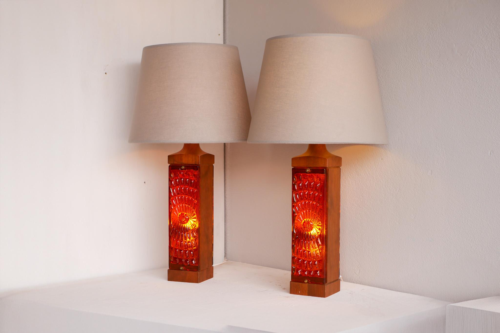 Lámparas de mesa escandinavas de teca y cristal, modernas de mediados de siglo, Hovmantorp, Suecia Moderno de mediados de siglo en venta