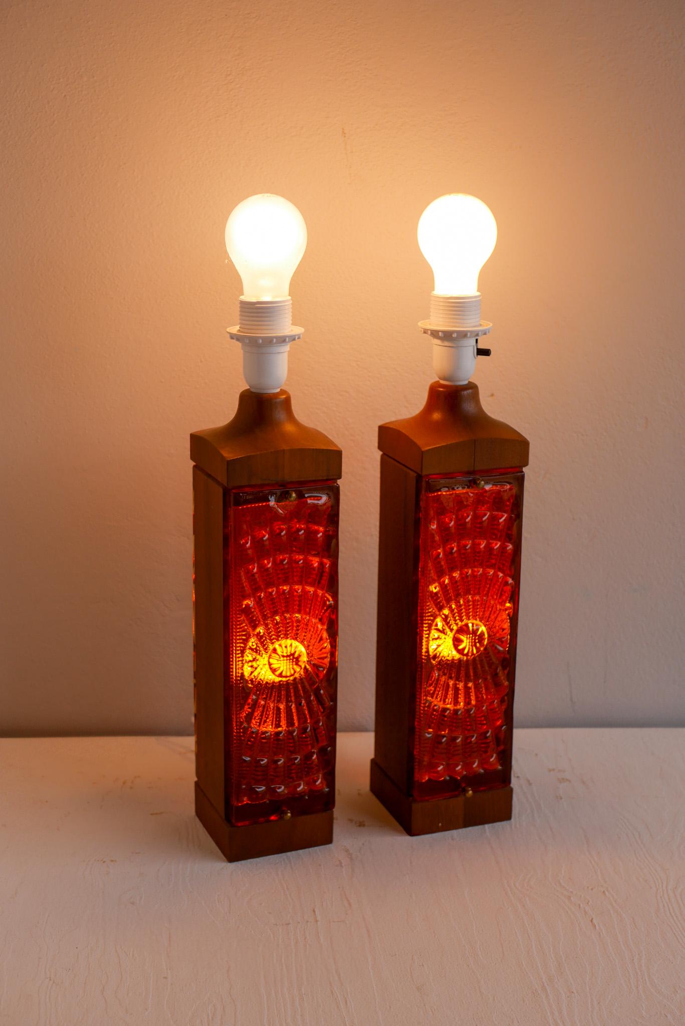 Lámparas de mesa escandinavas de teca y cristal, modernas de mediados de siglo, Hovmantorp, Suecia Sueco en venta