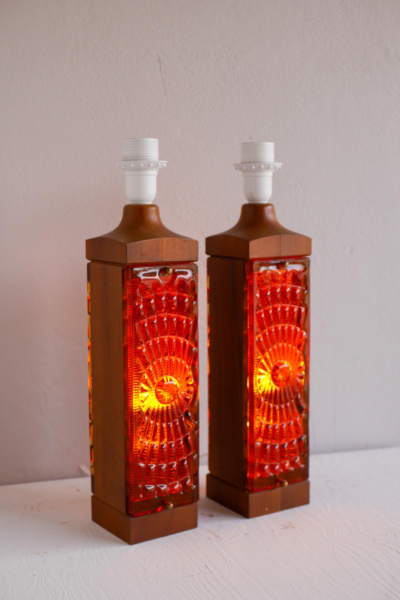 Lámparas de mesa escandinavas de teca y cristal, modernas de mediados de siglo, Hovmantorp, Suecia en Bueno estado para la venta en Skarpnäck, SE