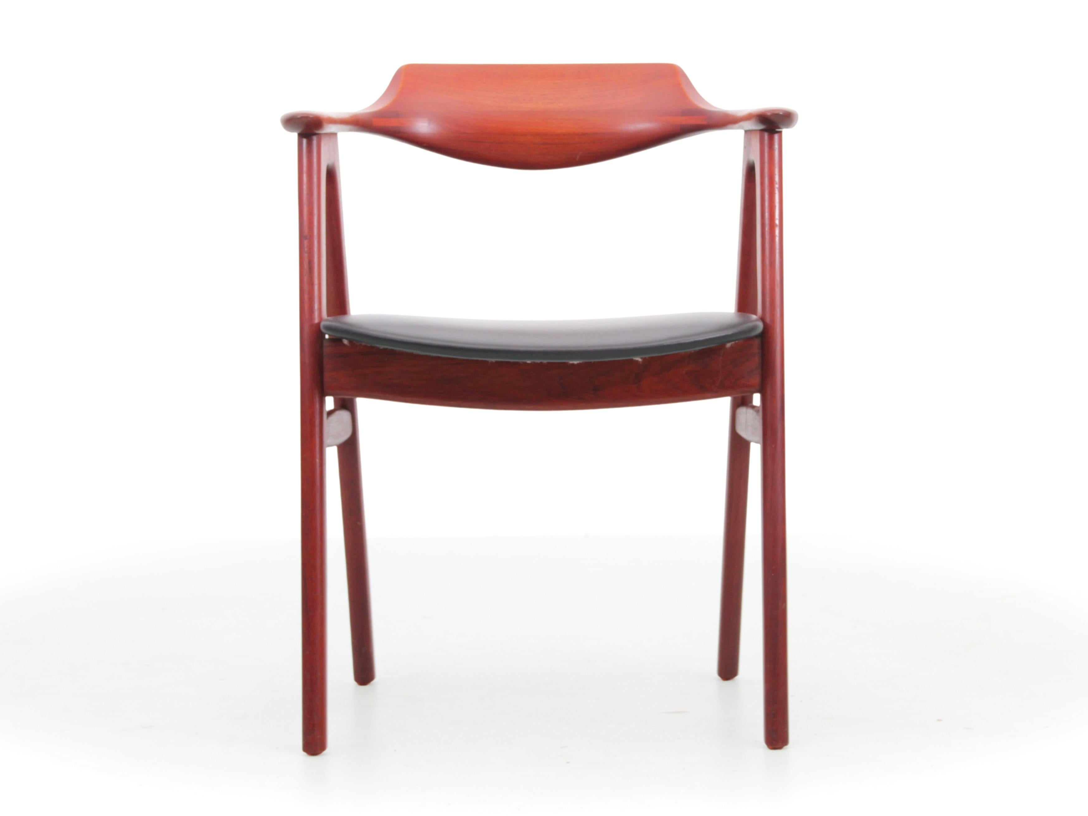 Mid-Century modern Scandinavian teak armchair, by Erik Kirkegaard. New leather seat.

Height : 73 cm. Seat height : 44 cm. Width : 57 cm. Depth : 56 cm. Arm height : 68 cm
