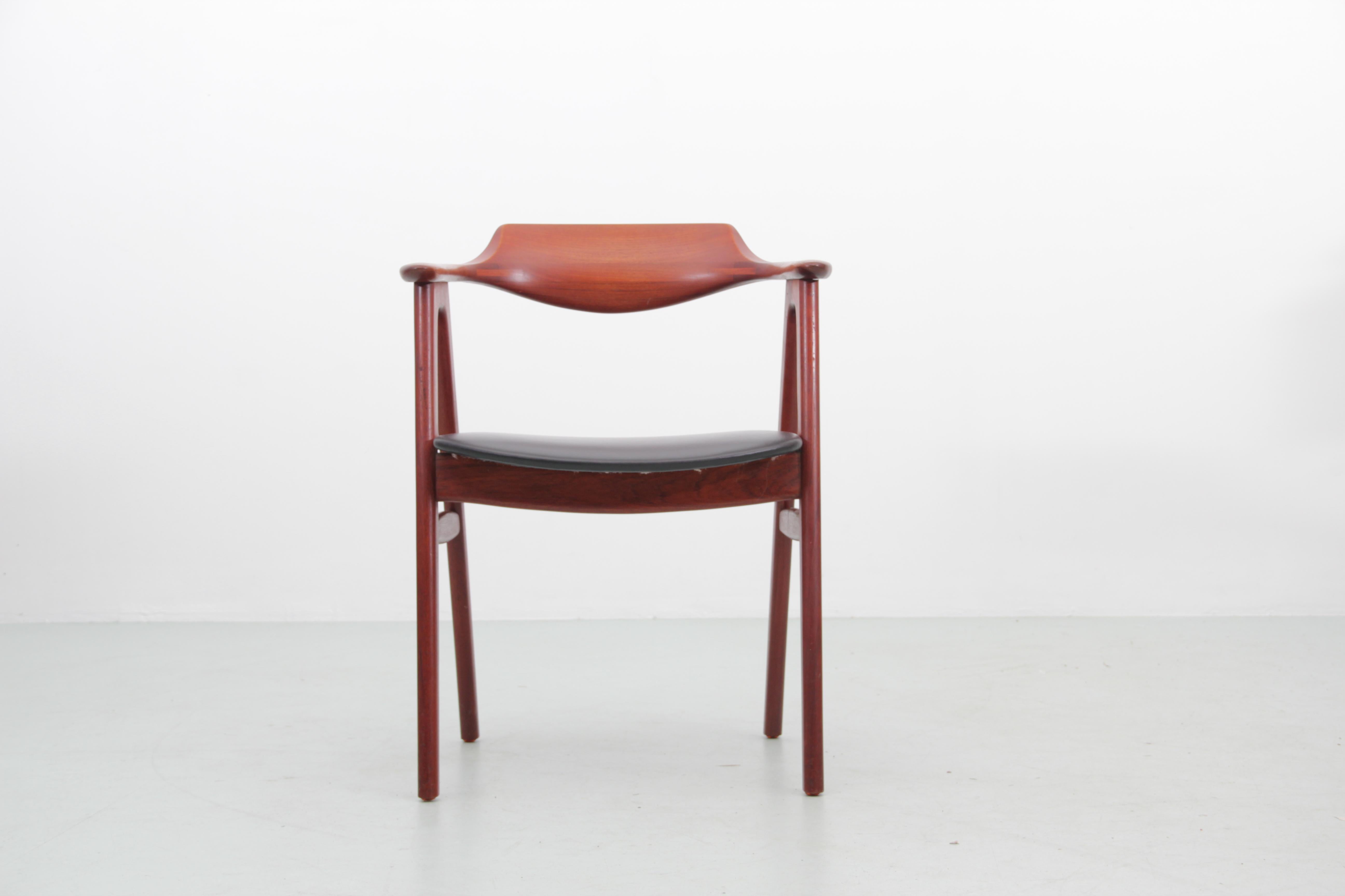 Scandinavian Modern Mid-Century modern Scandinavian teak armchair, by Erik Kirkegaard For Sale