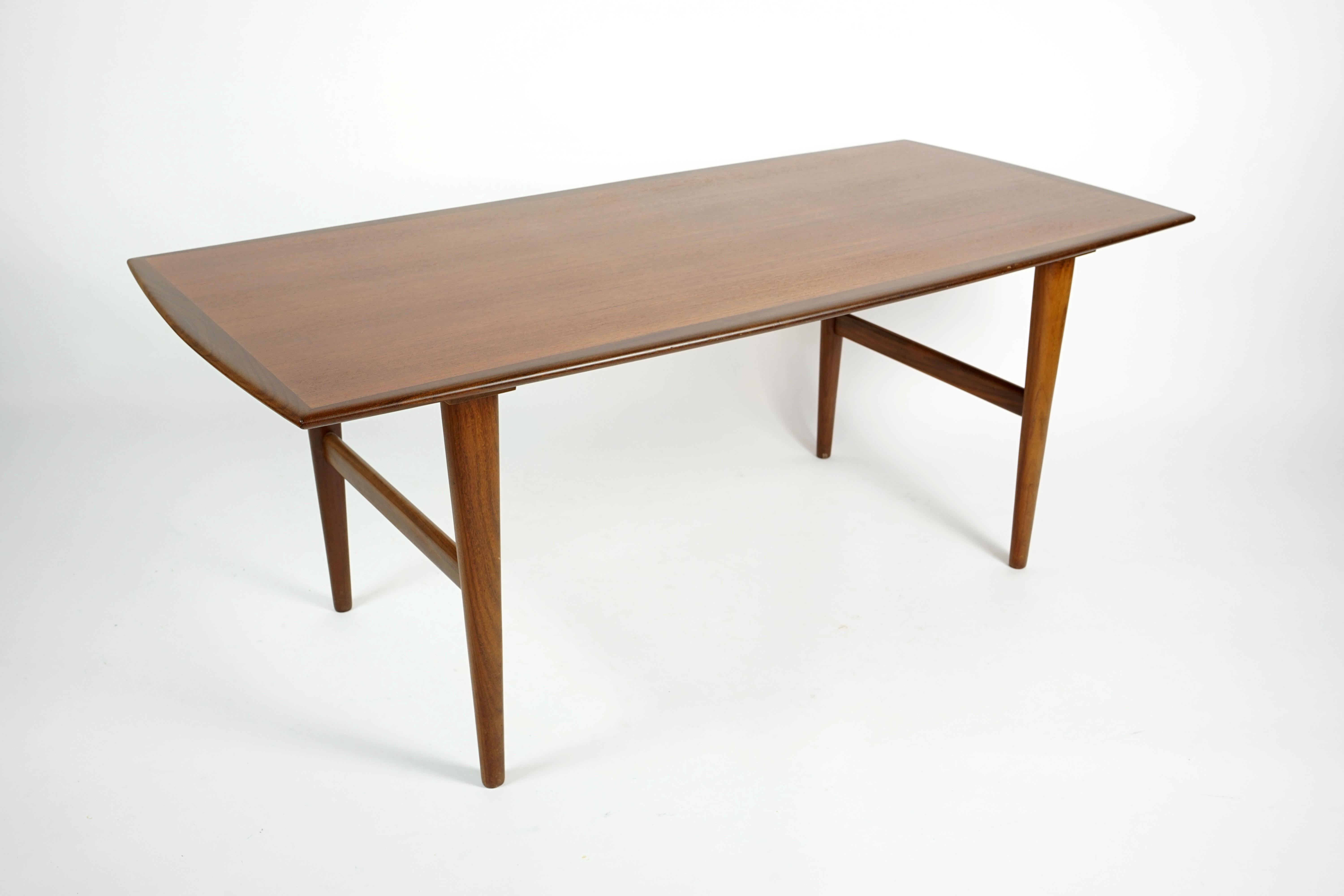 Wonderful coffee table made to teak. The table has been restored. Classic dowel legs.

Timeless and minimalistic design!