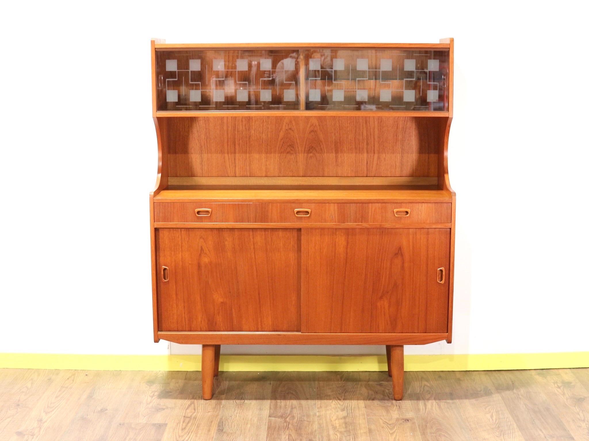 A stunning Scandinavian mid century hutch that would look fabulous in any living space. With a variety of uses the piece is a really useful/beutiful item if furniture featuring plenty of storage.
