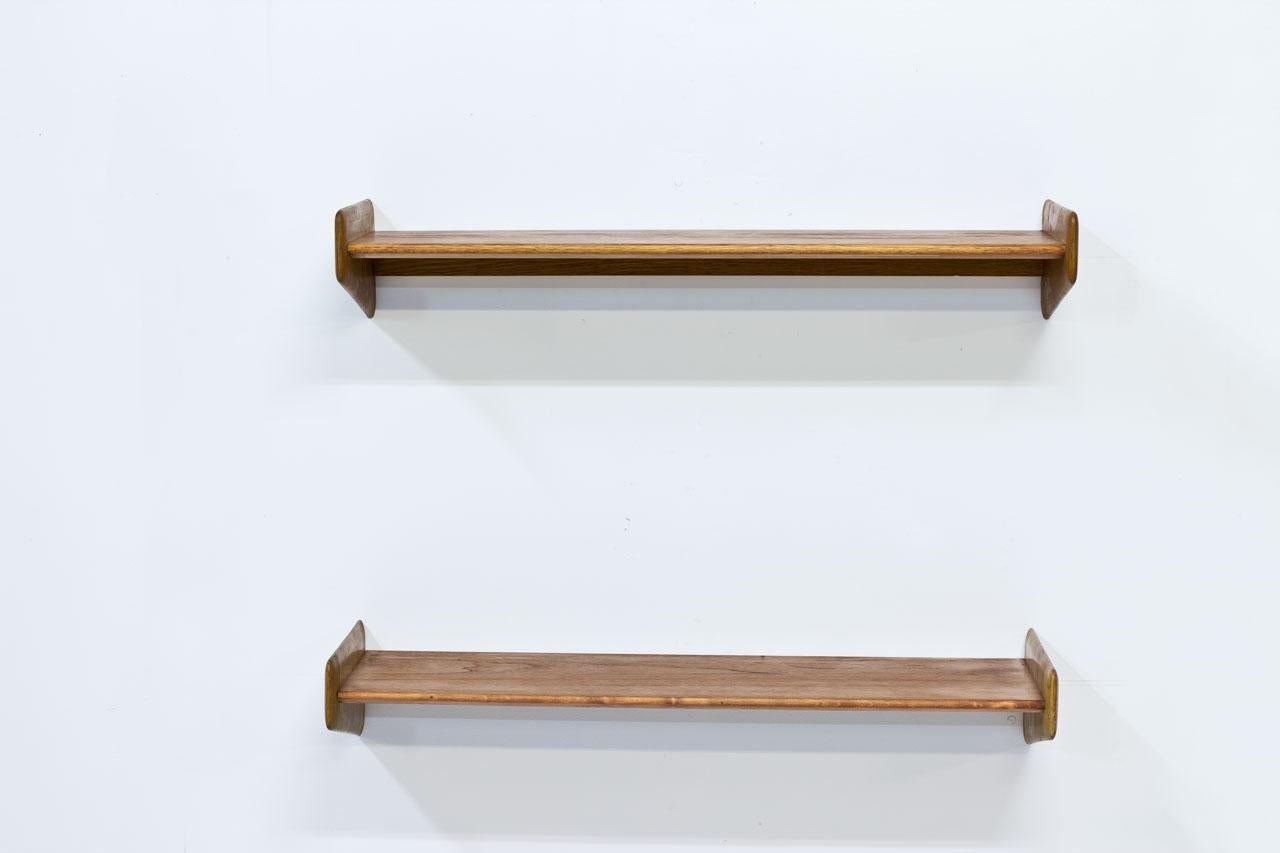 Swedish wall shelves from the 1950s. Made from teak and oak. Manufactured by
Fröseke AB Nybrofabriken.