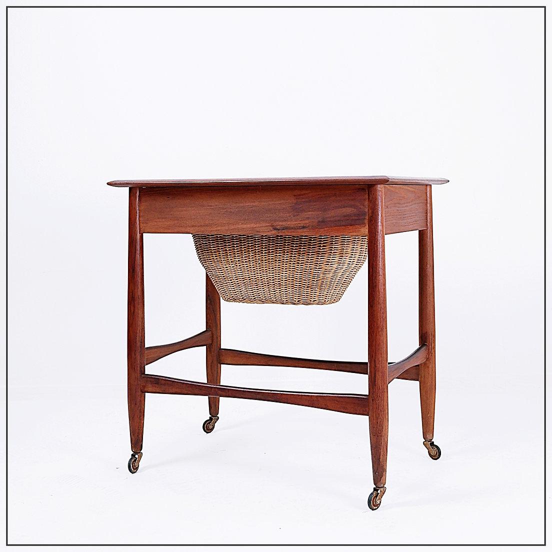 Mid-Century Modern Skandinavischer Nähkorb-Beistelltisch aus Teakholz - Johannes Andersen im Angebot 8