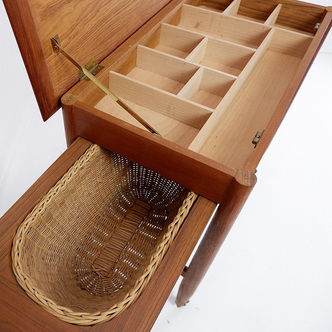 Mid-Century Modern Skandinavischer Nähkorb-Beistelltisch aus Teakholz - Johannes Andersen im Angebot 1