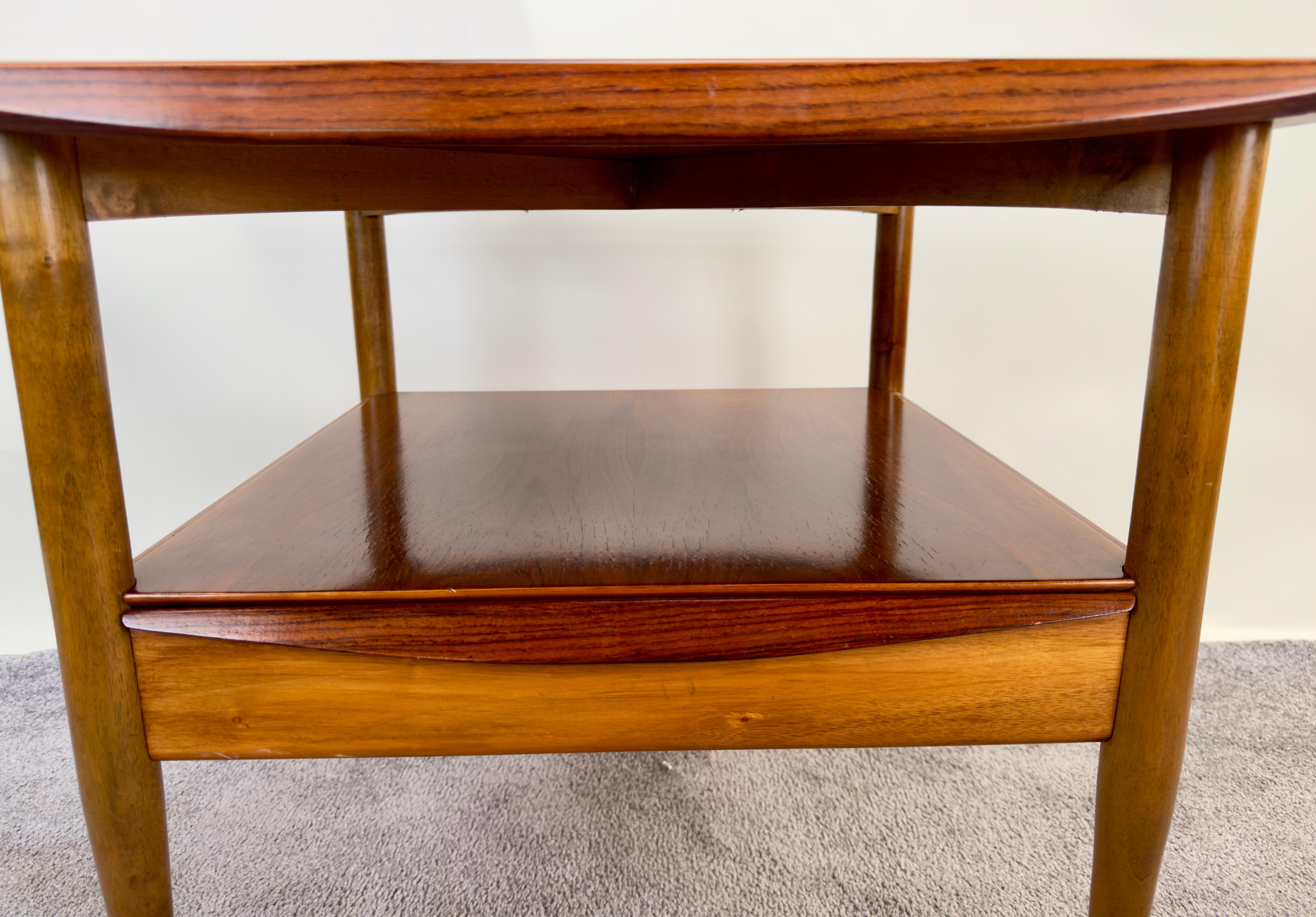 Mid Century Modern Scandinavian Teak Side Table with Shelf after Finn Juhl  In Good Condition For Sale In Plainview, NY