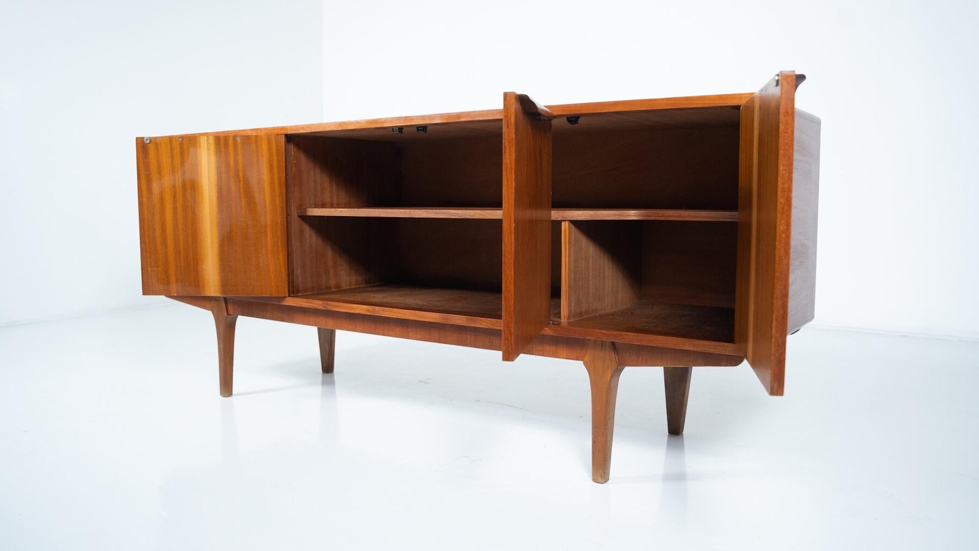 Credenza in teak scandinava moderna di metà secolo, anni '70 In condizioni buone in vendita a Brussels, BE