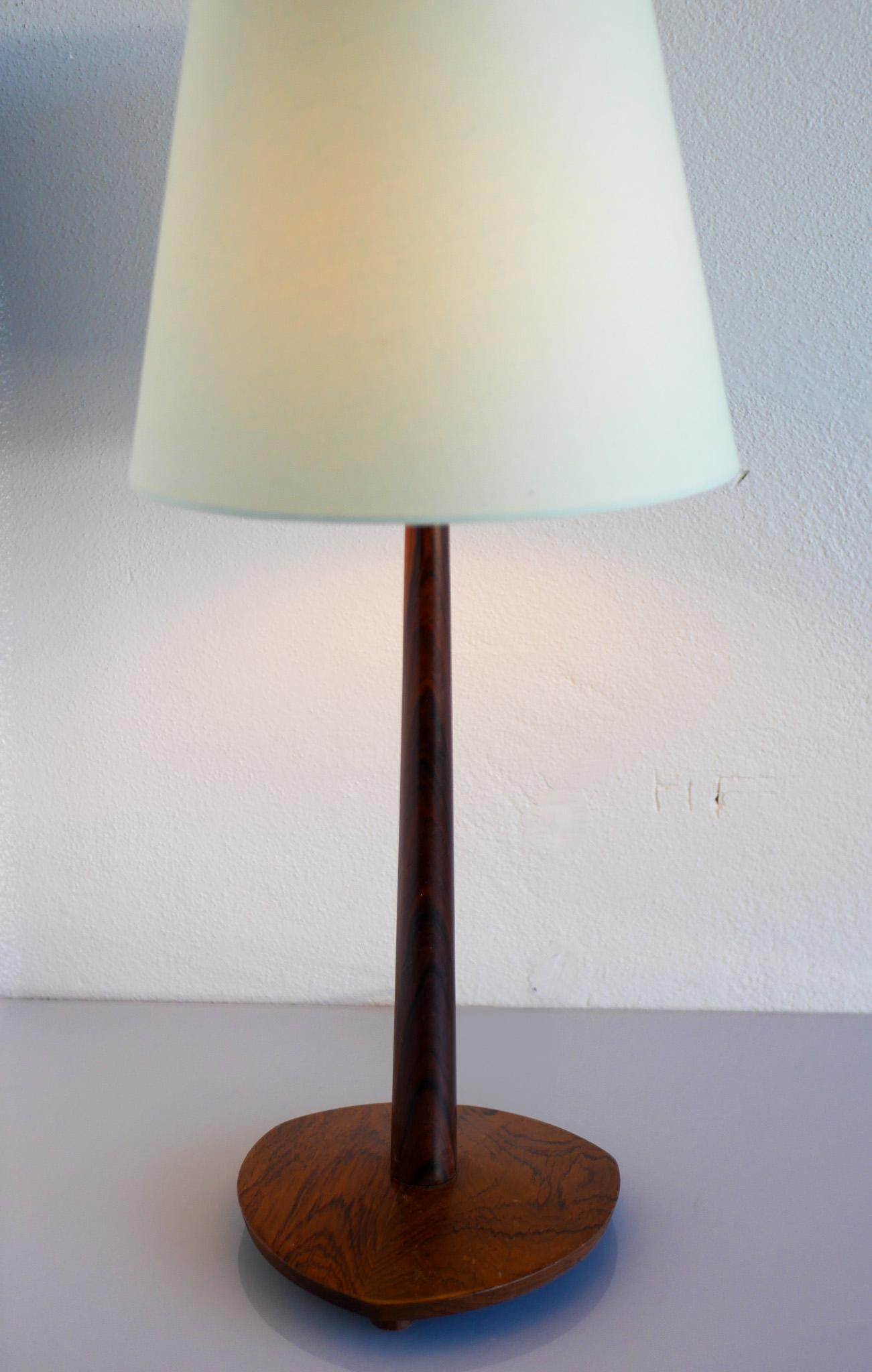 Mid-century modern Scandinavian Teak table lamp, Eskilstuna AB, Sweden In Good Condition For Sale In Skarpnäck, SE